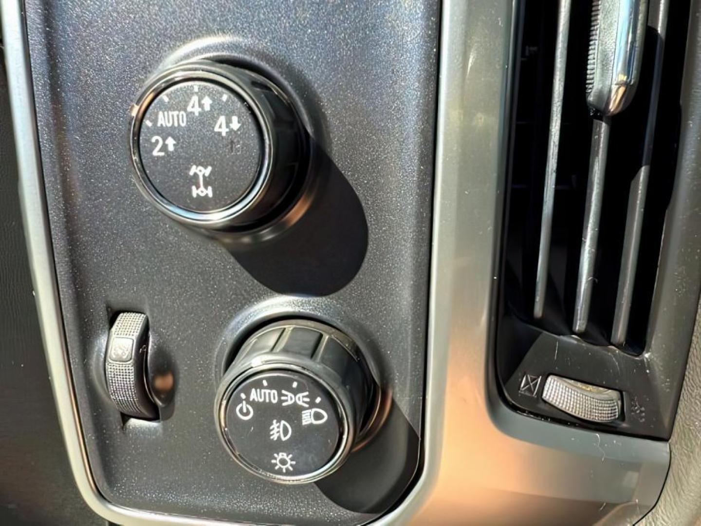 2014 White Diamond Tricoat /Jet Black Chevrolet Silverado 1500 (3GCUKSEC2EG) with an EcoTec3 53L V-8 gasoline direct injection engine, Automatic transmission, located at 1175 N Woodruff Ave, Idaho Falls, ID, 83401, 43.506901, -111.999657 - At Timberline Auto, finding a great deal on your next vehicle is always easy! Our experienced sales staff's goal is to help find you the right vehicle at the right price! Our knowledgeable finance department has options for almost any credit score. We offer extended service contract options to prote - Photo#15
