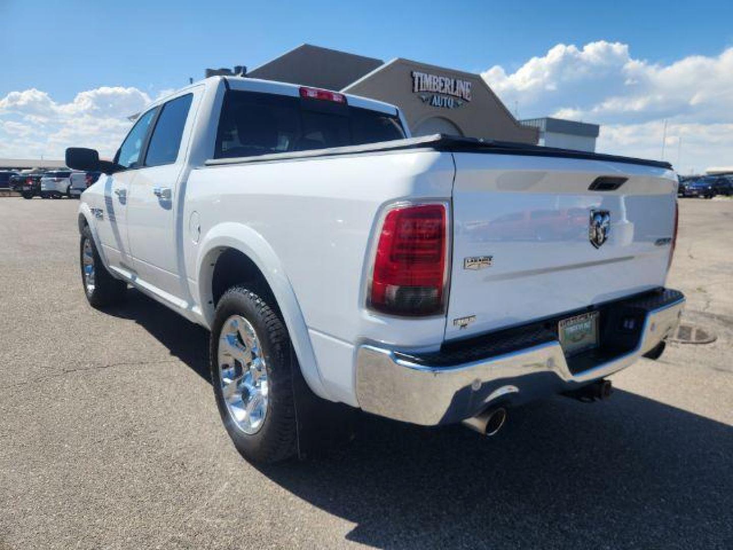 2018 Pearl White /Black Ram 1500 (1C6RR7NT1JS) with an HEMI 57L V-8 variable valve control engine, Automatic transmission, located at 1175 N Woodruff Ave, Idaho Falls, ID, 83401, 43.506901, -111.999657 - At Timberline Auto, finding a great deal on your next vehicle is always easy! Our experienced sales staff's goal is to help find you the right vehicle at the right price! Our knowledgeable finance department has options for almost any credit score. We offer extended service contract options to prote - Photo#29