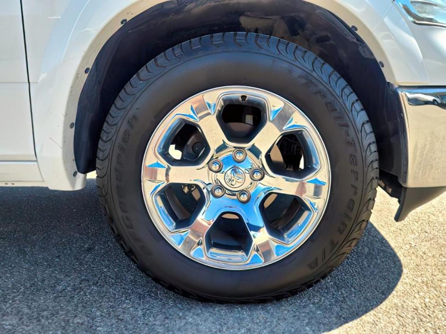 2018 Pearl White /Black Ram 1500 (1C6RR7NT1JS) with an HEMI 57L V-8 variable valve control engine, Automatic transmission, located at 1175 N Woodruff Ave, Idaho Falls, ID, 83401, 43.506901, -111.999657 - At Timberline Auto, finding a great deal on your next vehicle is always easy! Our experienced sales staff's goal is to help find you the right vehicle at the right price! Our knowledgeable finance department has options for almost any credit score. We offer extended service contract options to prote - Photo#10