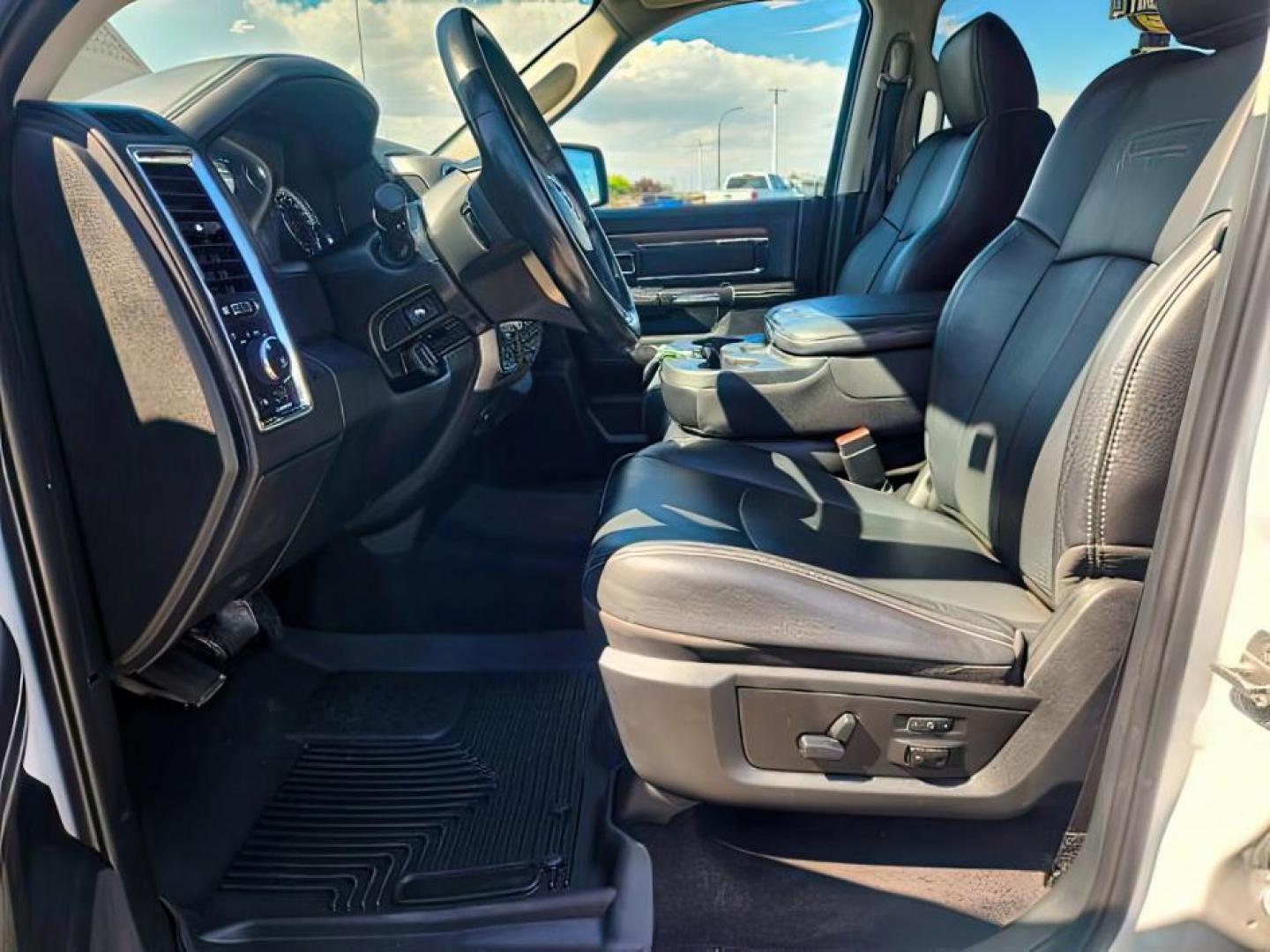 2018 Pearl White /Black Ram 1500 (1C6RR7NT1JS) with an HEMI 57L V-8 variable valve control engine, Automatic transmission, located at 1175 N Woodruff Ave, Idaho Falls, ID, 83401, 43.506901, -111.999657 - At Timberline Auto, finding a great deal on your next vehicle is always easy! Our experienced sales staff's goal is to help find you the right vehicle at the right price! Our knowledgeable finance department has options for almost any credit score. We offer extended service contract options to prote - Photo#12