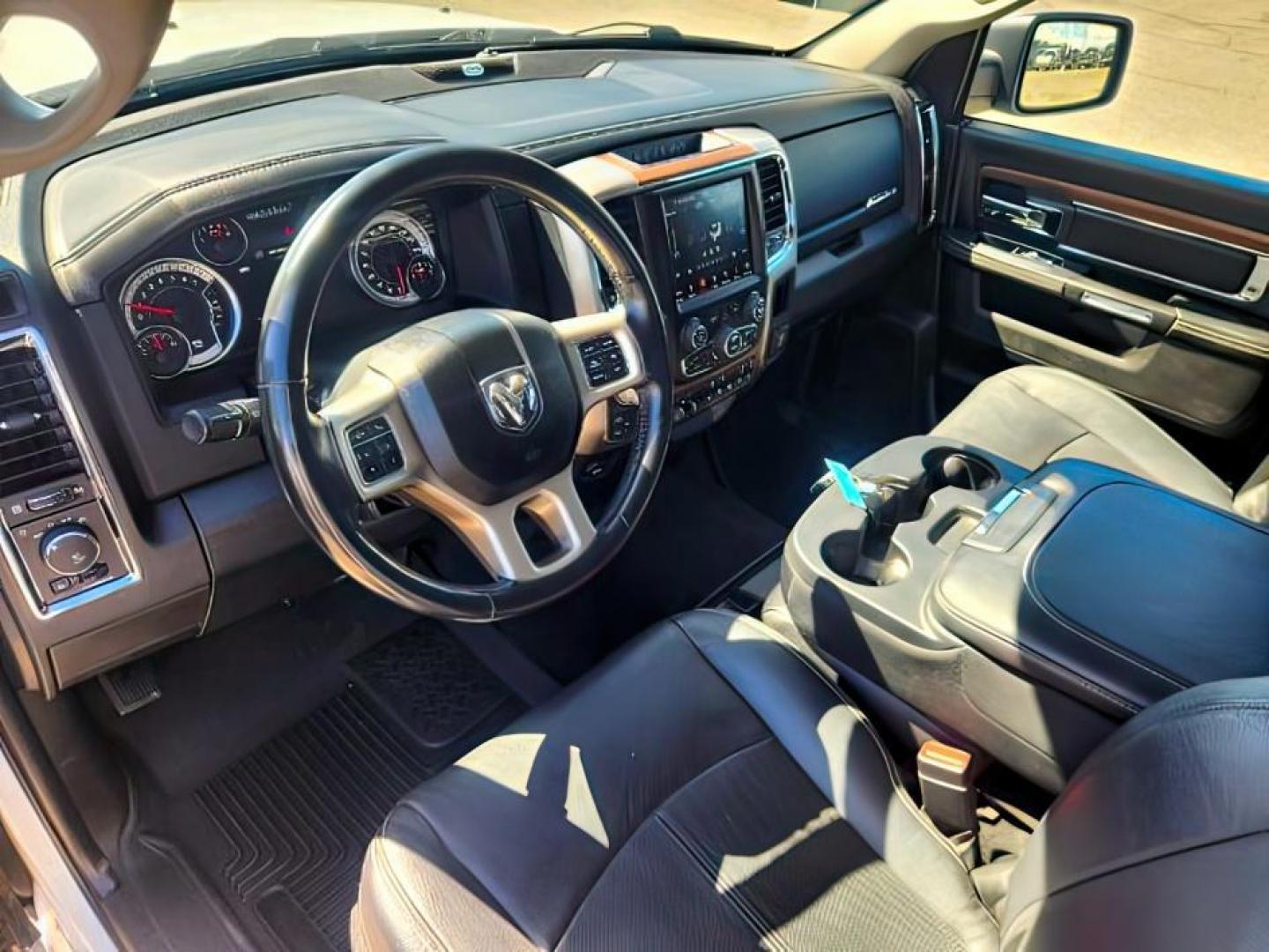 2018 Pearl White /Black Ram 1500 (1C6RR7NT1JS) with an HEMI 57L V-8 variable valve control engine, Automatic transmission, located at 1175 N Woodruff Ave, Idaho Falls, ID, 83401, 43.506901, -111.999657 - At Timberline Auto, finding a great deal on your next vehicle is always easy! Our experienced sales staff's goal is to help find you the right vehicle at the right price! Our knowledgeable finance department has options for almost any credit score. We offer extended service contract options to prote - Photo#13