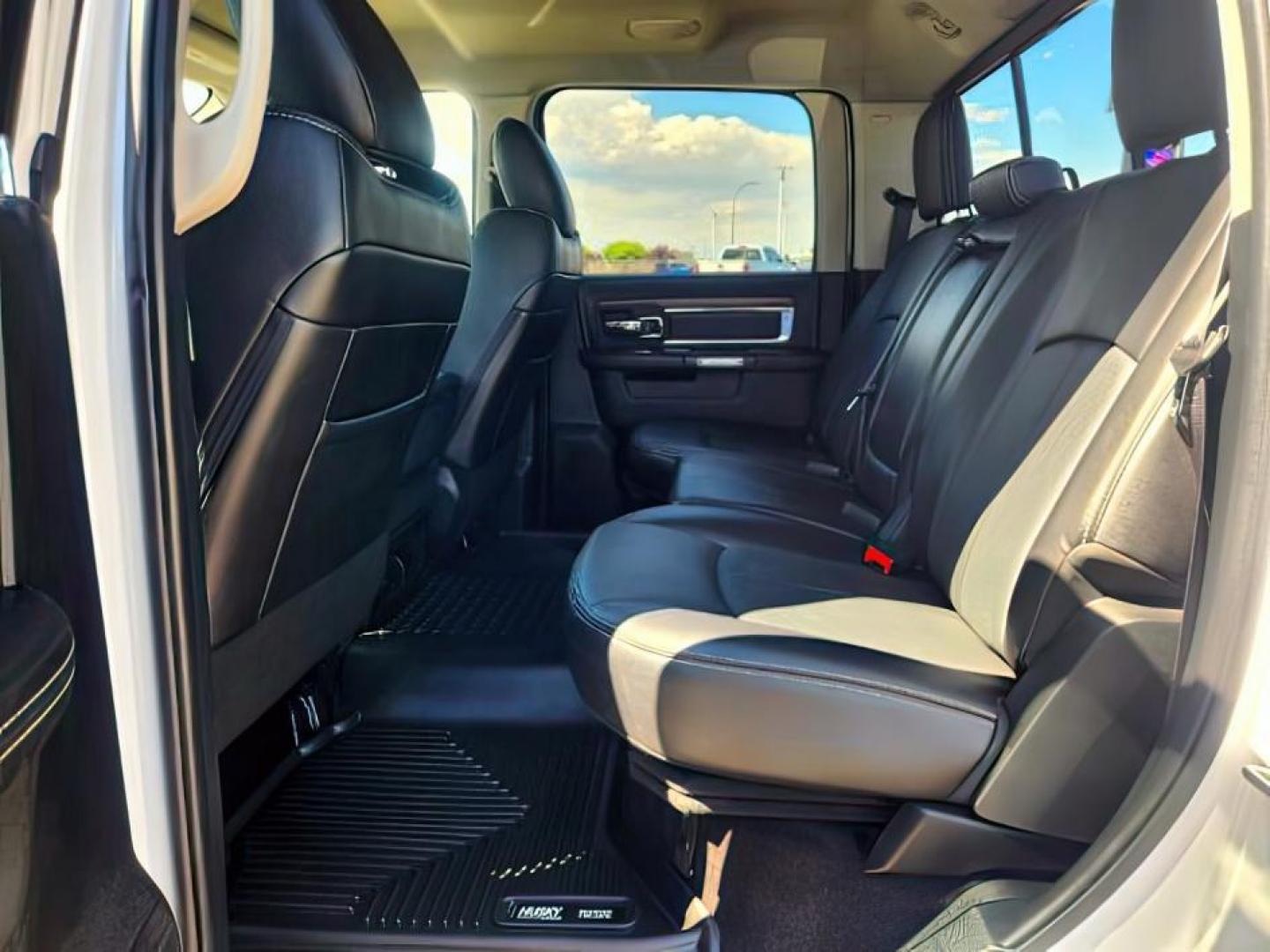 2018 Pearl White /Black Ram 1500 (1C6RR7NT1JS) with an HEMI 57L V-8 variable valve control engine, Automatic transmission, located at 1175 N Woodruff Ave, Idaho Falls, ID, 83401, 43.506901, -111.999657 - At Timberline Auto, finding a great deal on your next vehicle is always easy! Our experienced sales staff's goal is to help find you the right vehicle at the right price! Our knowledgeable finance department has options for almost any credit score. We offer extended service contract options to prote - Photo#14