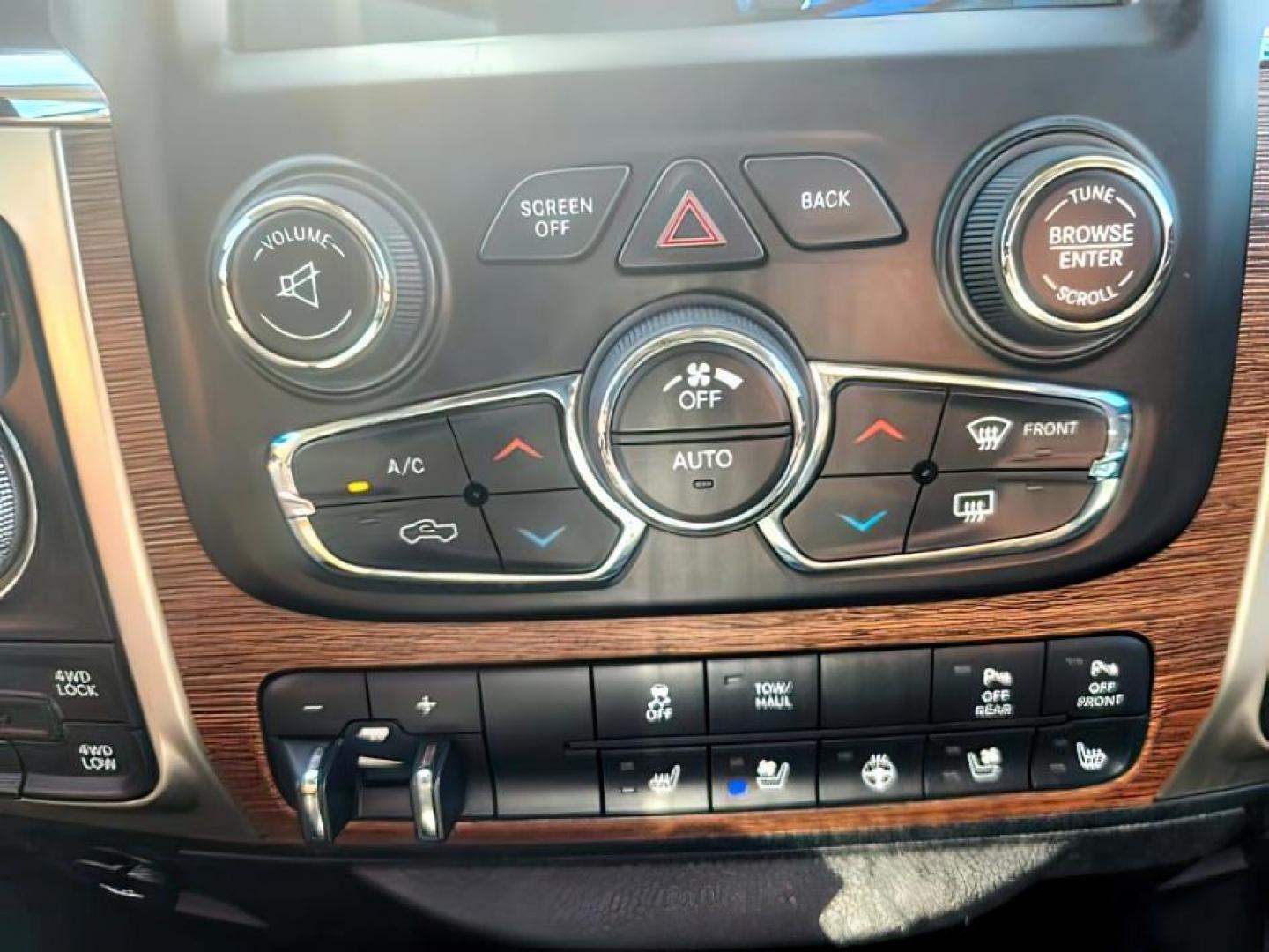 2018 Pearl White /Black Ram 1500 (1C6RR7NT1JS) with an HEMI 57L V-8 variable valve control engine, Automatic transmission, located at 1175 N Woodruff Ave, Idaho Falls, ID, 83401, 43.506901, -111.999657 - At Timberline Auto, finding a great deal on your next vehicle is always easy! Our experienced sales staff's goal is to help find you the right vehicle at the right price! Our knowledgeable finance department has options for almost any credit score. We offer extended service contract options to prote - Photo#22