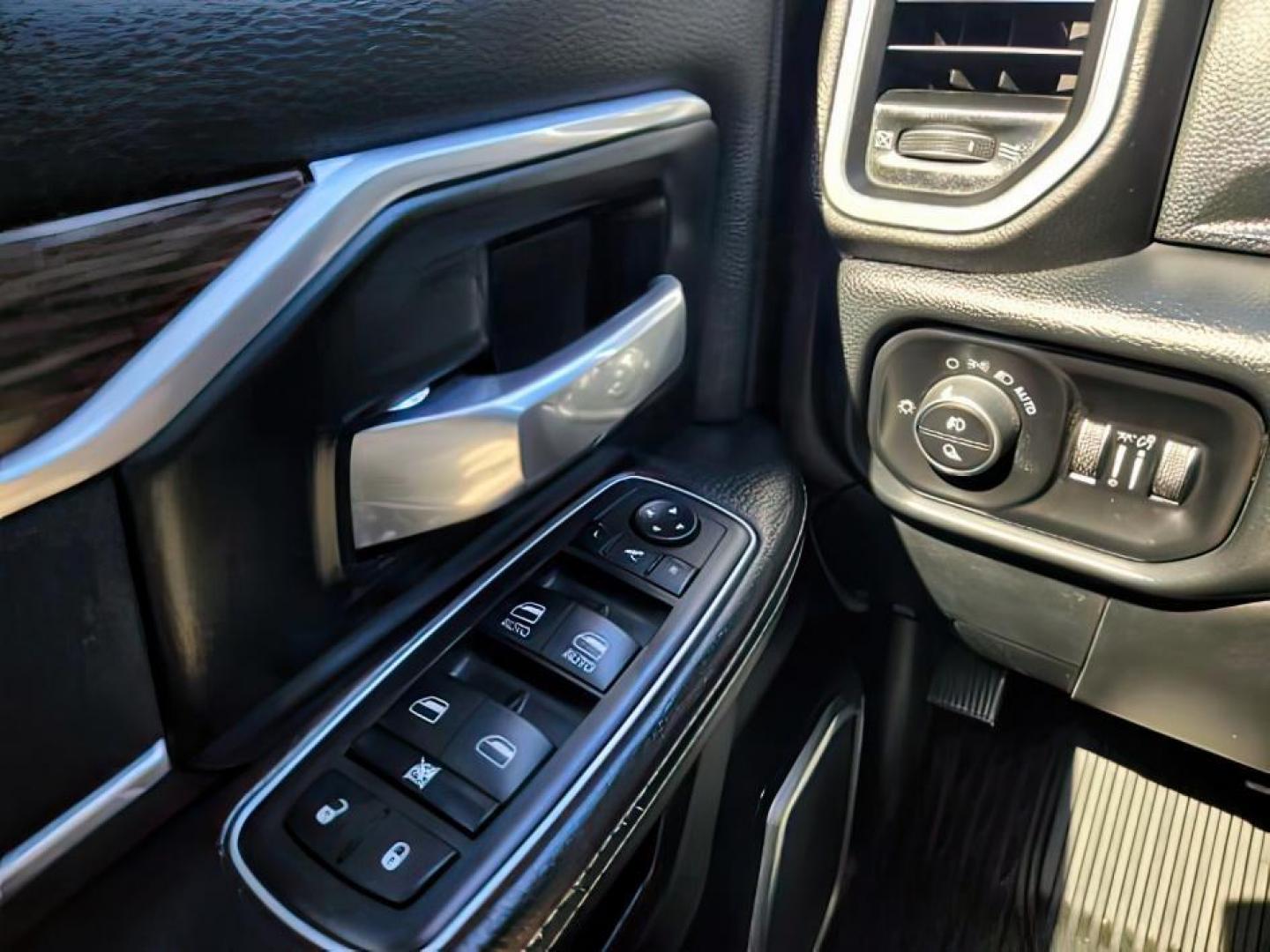 2020 Pearl White /Black Ram 2500 (3C6UR5FL0LG) with an Cummins 67L I-6 diesel direct injection engine, Automatic transmission, located at 1175 N Woodruff Ave, Idaho Falls, ID, 83401, 43.506901, -111.999657 - At Timberline Auto, finding a great deal on your next vehicle is always easy! Our experienced sales staff's goal is to help find you the right vehicle at the right price! Our knowledgeable finance department has options for almost any credit score. We offer extended service contract options to prote - Photo#23