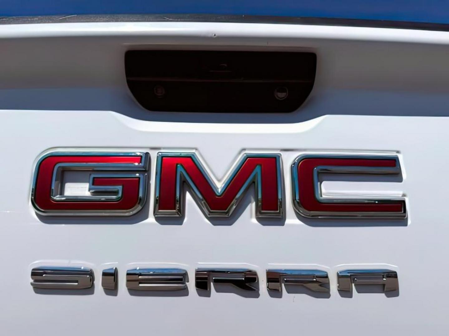 2021 Summit White /Jet Black GMC Sierra 1500 (3GTU9CET8MG) with an Duramax 3L I-6 diesel direct injection engine, Automatic transmission, located at 1175 N Woodruff Ave, Idaho Falls, ID, 83401, 43.506901, -111.999657 - At Timberline Auto, finding a great deal on your next vehicle is always easy! Our experienced sales staff's goal is to help find you the right vehicle at the right price! Our knowledgeable finance department has options for almost any credit score. We offer extended service contract options to prote - Photo#4