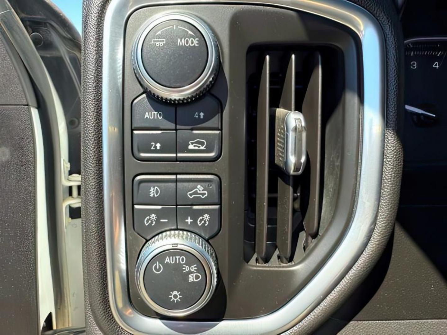 2021 Summit White /Jet Black GMC Sierra 1500 (3GTU9CET8MG) with an Duramax 3L I-6 diesel direct injection engine, Automatic transmission, located at 1175 N Woodruff Ave, Idaho Falls, ID, 83401, 43.506901, -111.999657 - At Timberline Auto, finding a great deal on your next vehicle is always easy! Our experienced sales staff's goal is to help find you the right vehicle at the right price! Our knowledgeable finance department has options for almost any credit score. We offer extended service contract options to prote - Photo#17
