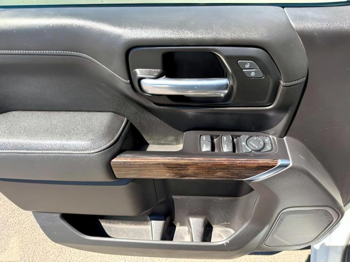 2021 Summit White /Jet Black GMC Sierra 1500 (3GTU9CET8MG) with an Duramax 3L I-6 diesel direct injection engine, Automatic transmission, located at 1175 N Woodruff Ave, Idaho Falls, ID, 83401, 43.506901, -111.999657 - At Timberline Auto, finding a great deal on your next vehicle is always easy! Our experienced sales staff's goal is to help find you the right vehicle at the right price! Our knowledgeable finance department has options for almost any credit score. We offer extended service contract options to prote - Photo#19