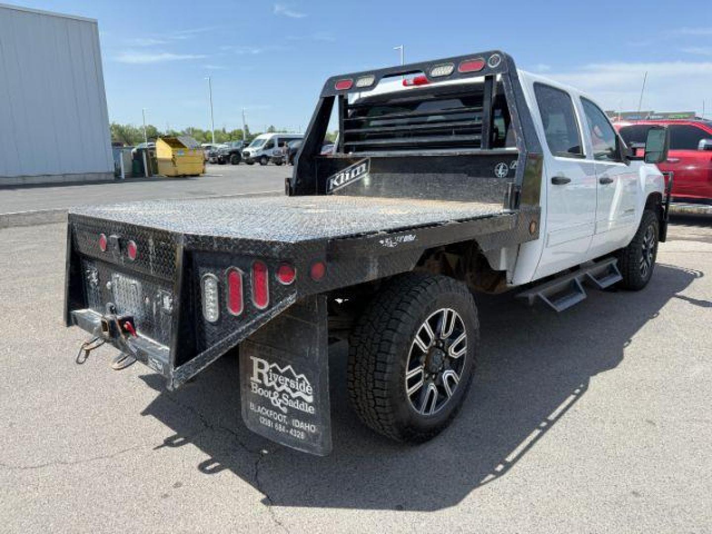 2014 Summit White /Ebony Chevrolet Silverado 2500HD (1GC1KXC84EF) with an Duramax 66L V-8 diesel direct injection engine, Automatic transmission, located at 1175 N Woodruff Ave, Idaho Falls, ID, 83401, 43.506901, -111.999657 - At Timberline Auto, finding a great deal on your next vehicle is always easy! Our experienced sales staff's goal is to help find you the right vehicle at the right price! Our knowledgeable finance department has options for almost any credit score. We offer extended service contract options to prote - Photo#4