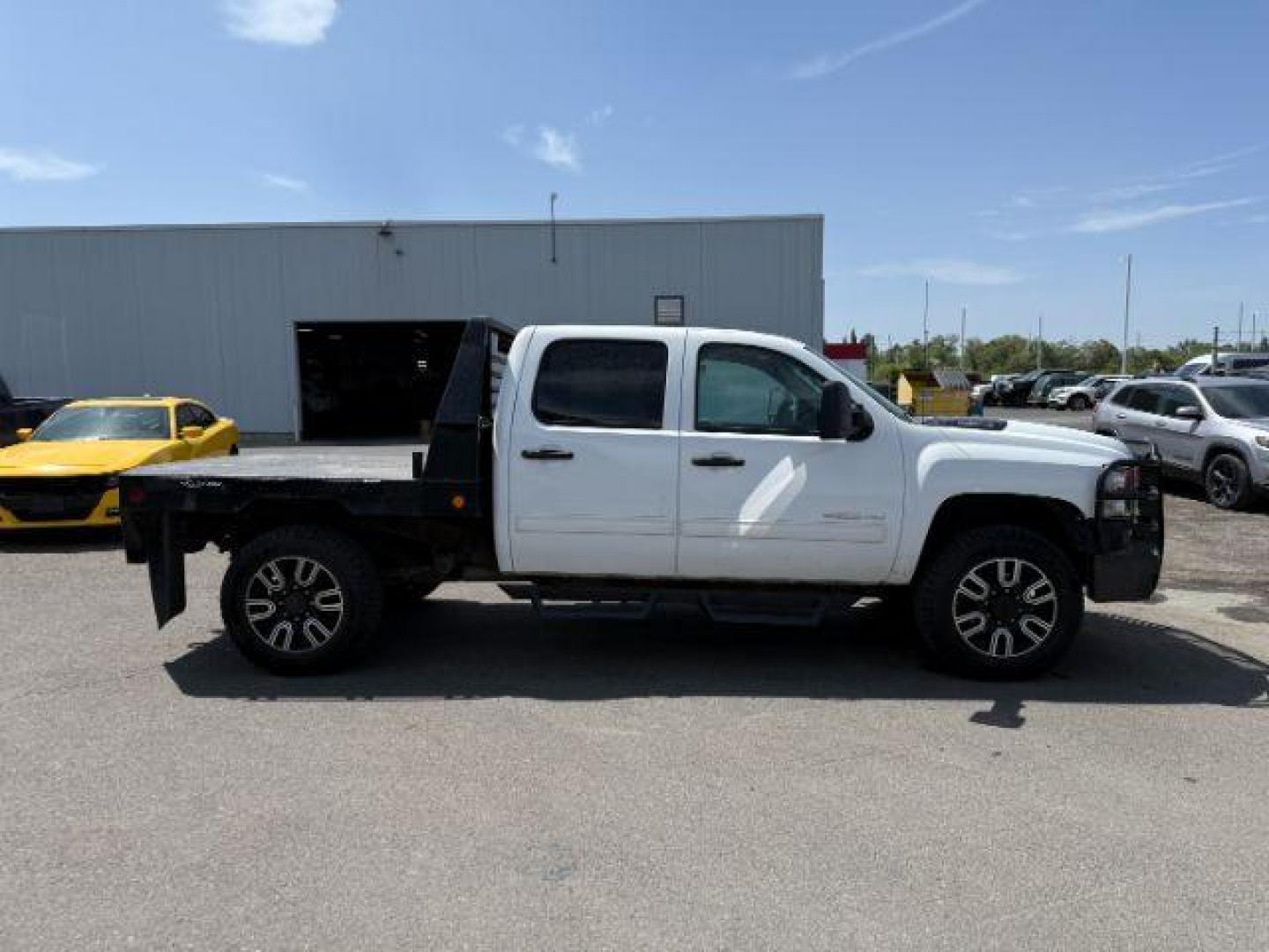 2014 Summit White /Ebony Chevrolet Silverado 2500HD (1GC1KXC84EF) with an Duramax 66L V-8 diesel direct injection engine, Automatic transmission, located at 1175 N Woodruff Ave, Idaho Falls, ID, 83401, 43.506901, -111.999657 - At Timberline Auto, finding a great deal on your next vehicle is always easy! Our experienced sales staff's goal is to help find you the right vehicle at the right price! Our knowledgeable finance department has options for almost any credit score. We offer extended service contract options to prote - Photo#5