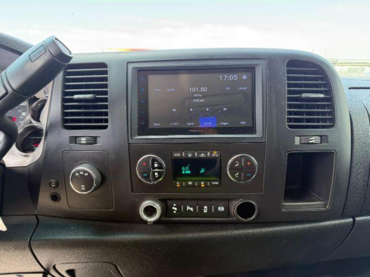 2014 Summit White /Ebony Chevrolet Silverado 2500HD (1GC1KXC84EF) with an Duramax 66L V-8 diesel direct injection engine, Automatic transmission, located at 1175 N Woodruff Ave, Idaho Falls, ID, 83401, 43.506901, -111.999657 - At Timberline Auto, finding a great deal on your next vehicle is always easy! Our experienced sales staff's goal is to help find you the right vehicle at the right price! Our knowledgeable finance department has options for almost any credit score. We offer extended service contract options to prote - Photo#12