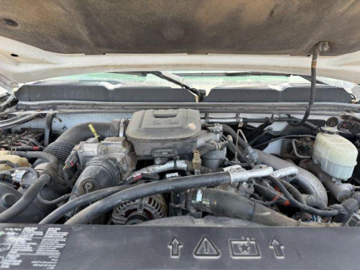 2014 Summit White /Ebony Chevrolet Silverado 2500HD (1GC1KXC84EF) with an Duramax 66L V-8 diesel direct injection engine, Automatic transmission, located at 1175 N Woodruff Ave, Idaho Falls, ID, 83401, 43.506901, -111.999657 - At Timberline Auto, finding a great deal on your next vehicle is always easy! Our experienced sales staff's goal is to help find you the right vehicle at the right price! Our knowledgeable finance department has options for almost any credit score. We offer extended service contract options to prote - Photo#18