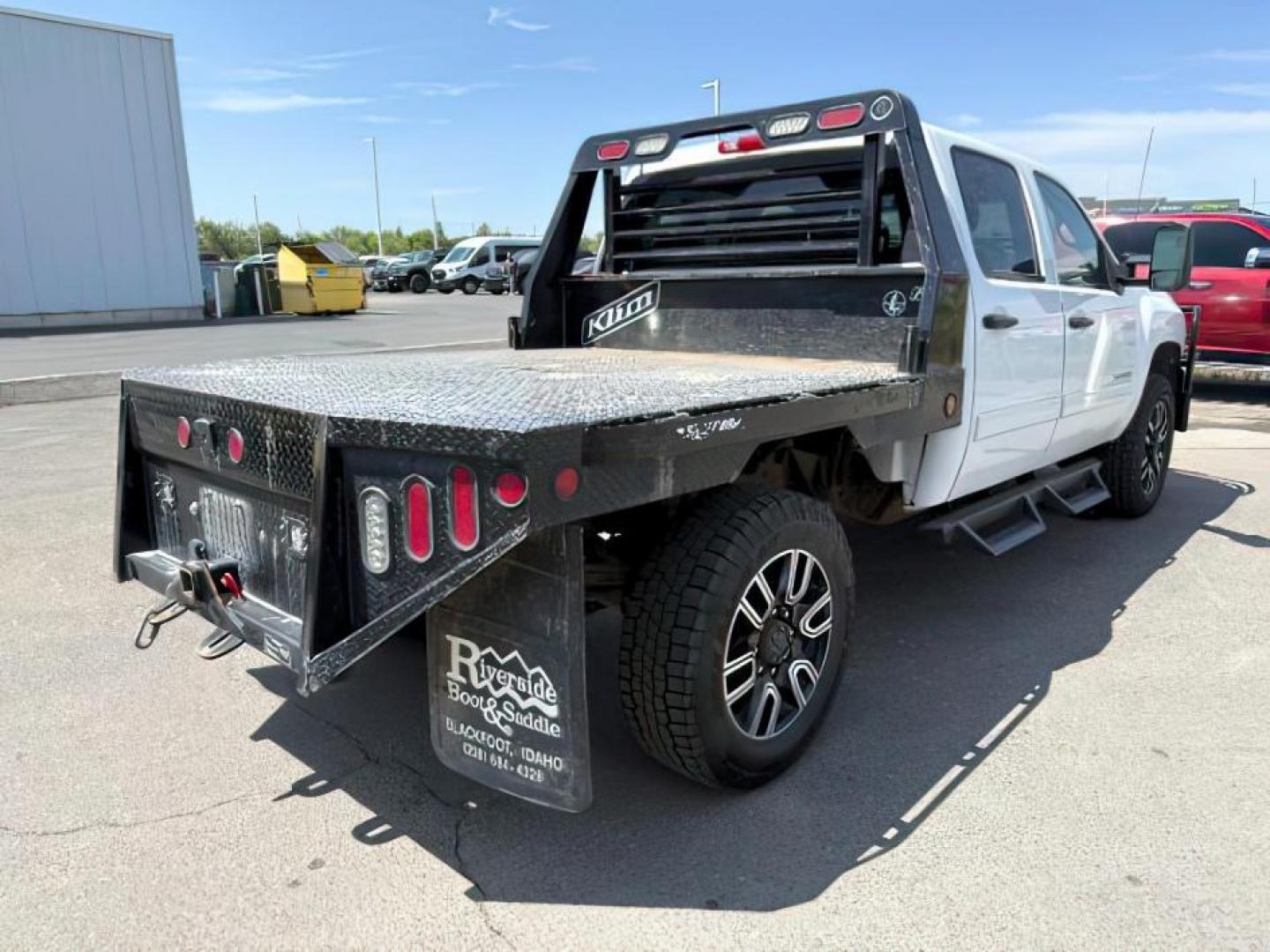 2014 Summit White /Ebony Chevrolet Silverado 2500HD LT (1GC1KXC84EF) with an Duramax 6.6L V-8 diesel direct injection engine, AUTOMATIC transmission, located at 1235 N Woodruff Ave., Idaho Falls, 83401, (208) 523-1053, 43.507172, -112.000488 - Photo#4