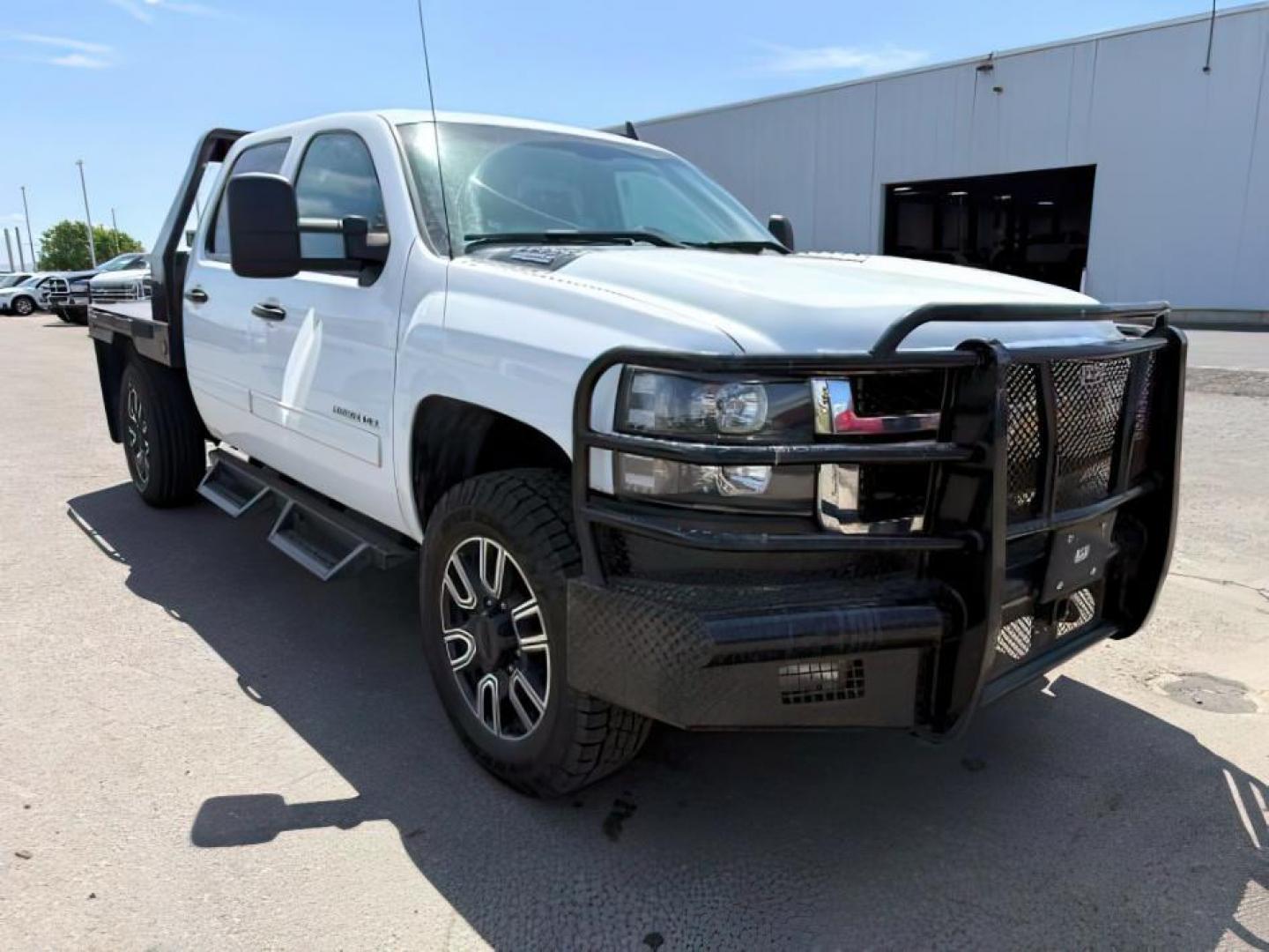 2014 Summit White /Ebony Chevrolet Silverado 2500HD LT (1GC1KXC84EF) with an Duramax 6.6L V-8 diesel direct injection engine, AUTOMATIC transmission, located at 1235 N Woodruff Ave., Idaho Falls, 83401, (208) 523-1053, 43.507172, -112.000488 - Photo#6