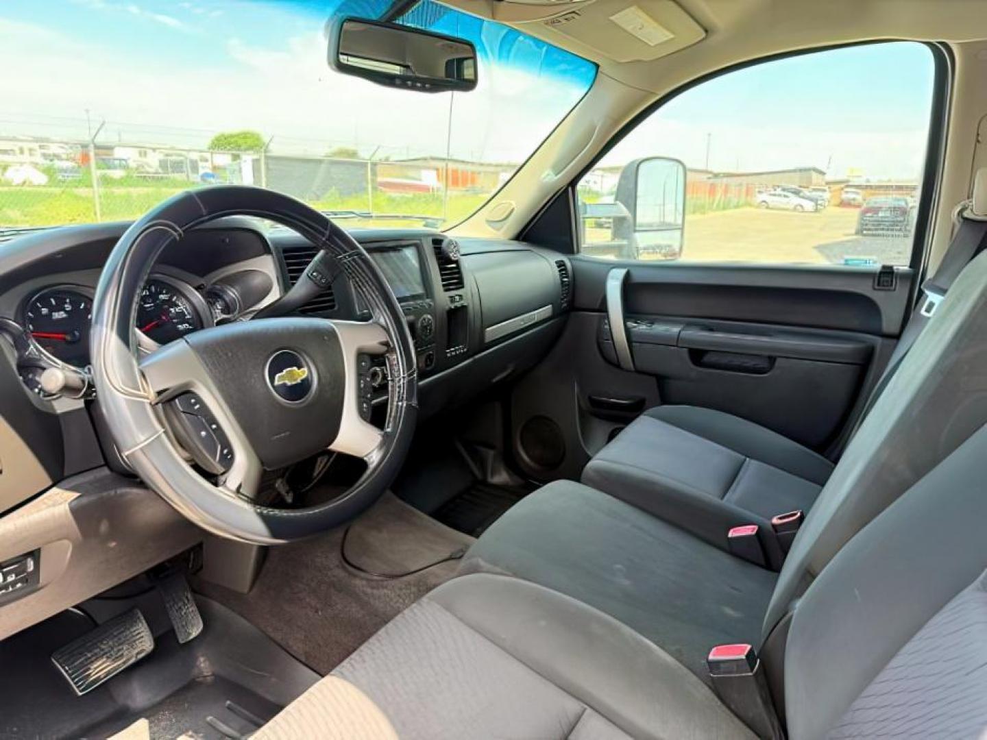 2014 Summit White /Ebony Chevrolet Silverado 2500HD LT (1GC1KXC84EF) with an Duramax 6.6L V-8 diesel direct injection engine, AUTOMATIC transmission, located at 1235 N Woodruff Ave., Idaho Falls, 83401, (208) 523-1053, 43.507172, -112.000488 - Photo#10
