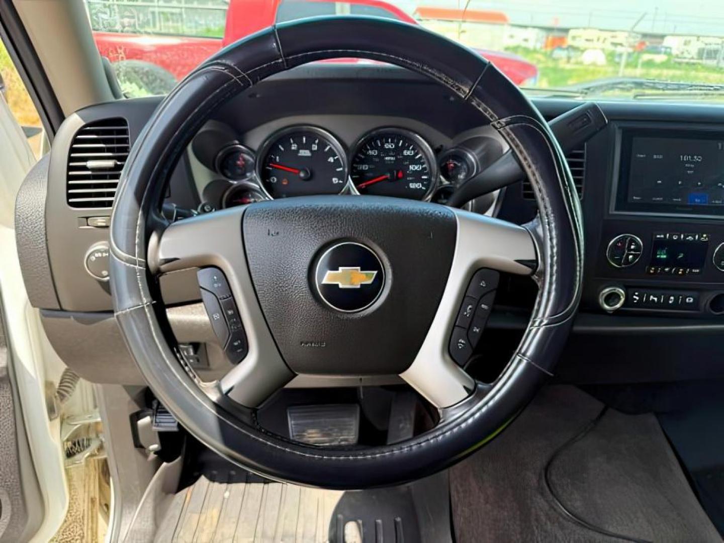 2014 Summit White /Ebony Chevrolet Silverado 2500HD LT (1GC1KXC84EF) with an Duramax 6.6L V-8 diesel direct injection engine, AUTOMATIC transmission, located at 1235 N Woodruff Ave., Idaho Falls, 83401, (208) 523-1053, 43.507172, -112.000488 - Photo#11