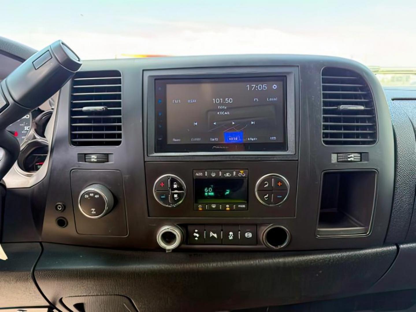 2014 Summit White /Ebony Chevrolet Silverado 2500HD LT (1GC1KXC84EF) with an Duramax 6.6L V-8 diesel direct injection engine, AUTOMATIC transmission, located at 1235 N Woodruff Ave., Idaho Falls, 83401, (208) 523-1053, 43.507172, -112.000488 - Photo#12