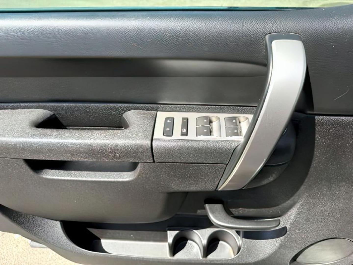 2014 Summit White /Ebony Chevrolet Silverado 2500HD LT (1GC1KXC84EF) with an Duramax 6.6L V-8 diesel direct injection engine, AUTOMATIC transmission, located at 1235 N Woodruff Ave., Idaho Falls, 83401, (208) 523-1053, 43.507172, -112.000488 - Photo#15