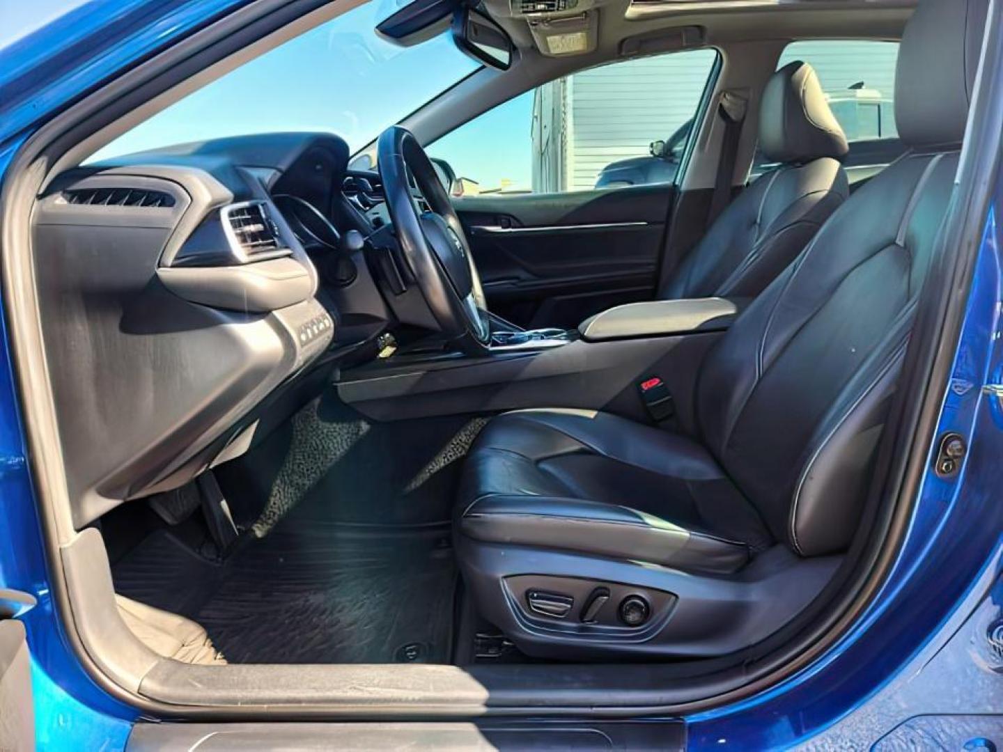 2018 Blue Streak Metallic /Black Toyota Camry (4T1BZ1HK0JU) with an 35L V-6 portdirect injection engine, Automatic transmission, located at 1175 N Woodruff Ave, Idaho Falls, ID, 83401, 43.506901, -111.999657 - At Timberline Auto, finding a great deal on your next vehicle is always easy! Our experienced sales staff's goal is to help find you the right vehicle at the right price! Our knowledgeable finance department has options for almost any credit score. We offer extended service contract options to prote - Photo#12