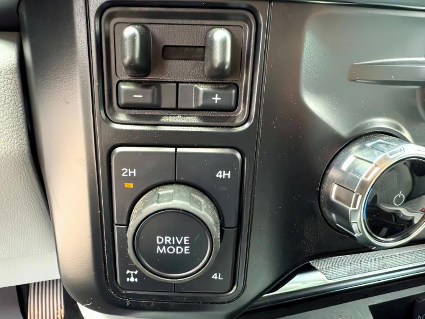 2024 Star White Metallic Tri-Coat /Admiral Blue/Light Slate Ford F-350 (1FT8W3BM9RE) with an Powerstroke 67L V-8 diesel direct injection engine, Automatic transmission, located at 1175 N Woodruff Ave, Idaho Falls, ID, 83401, 43.506901, -111.999657 - Photo#18