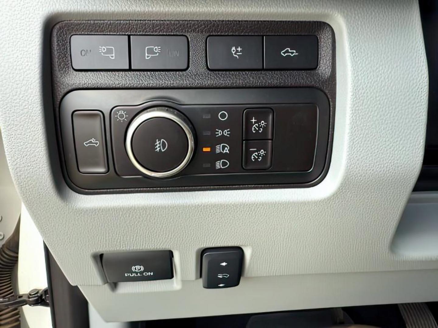 2024 Star White Metallic Tri-Coat /Admiral Blue/Light Slate Ford F-350 (1FT8W3BM9RE) with an Powerstroke 67L V-8 diesel direct injection engine, Automatic transmission, located at 1175 N Woodruff Ave, Idaho Falls, ID, 83401, 43.506901, -111.999657 - Photo#20