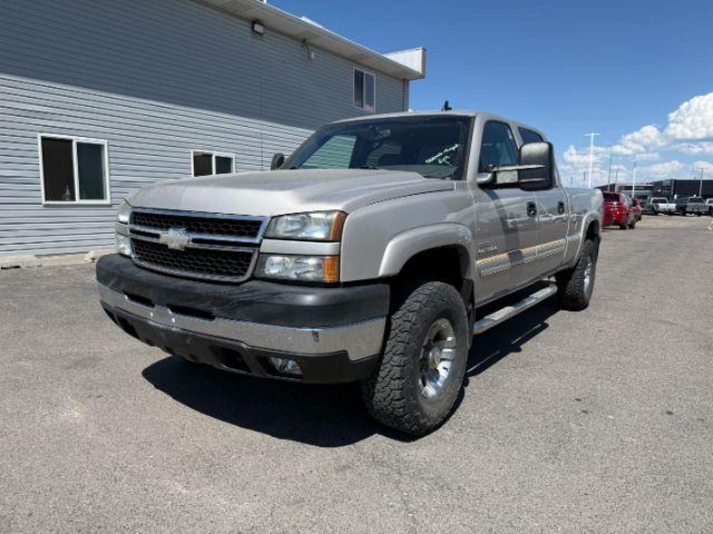2006 PEWTER /Dark Charcoal Chevrolet Silverado 2500HD LT (1GCHK23D06F) with an Duramax 6.6L V-8 diesel direct injection engine, AUTOMATIC transmission, located at 1235 N Woodruff Ave., Idaho Falls, 83401, (208) 523-1053, 43.507172, -112.000488 - At Timberline Auto, finding a great deal on your next vehicle is always easy! Our experienced sales staff's goal is to help find you the right vehicle at the right price! Our knowledgeable finance department has options for almost any credit score. We offer extended service contract options to prote - Photo#18