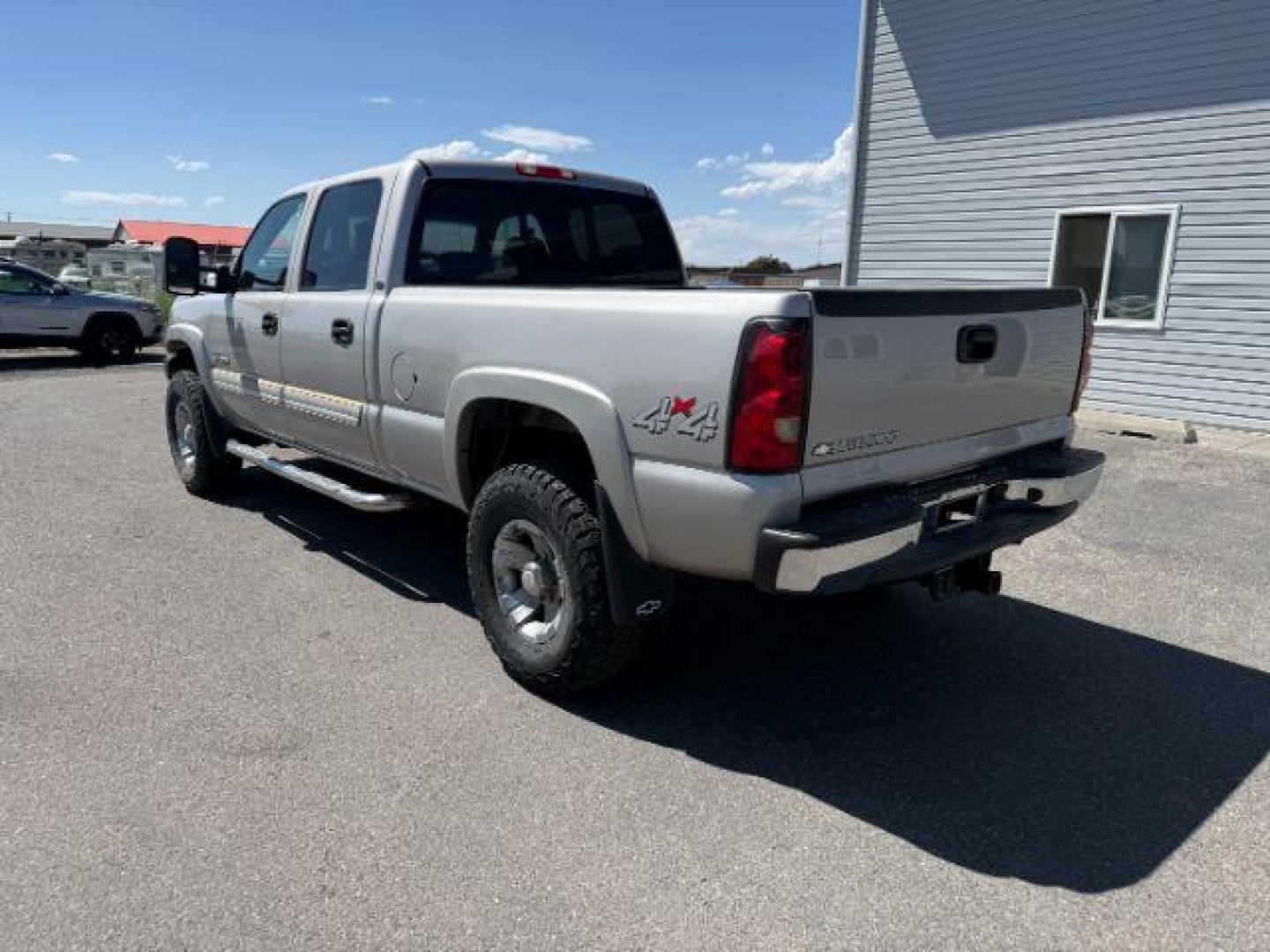 2006 PEWTER /Dark Charcoal Chevrolet Silverado 2500HD LT (1GCHK23D06F) with an Duramax 6.6L V-8 diesel direct injection engine, AUTOMATIC transmission, located at 1235 N Woodruff Ave., Idaho Falls, 83401, (208) 523-1053, 43.507172, -112.000488 - At Timberline Auto, finding a great deal on your next vehicle is always easy! Our experienced sales staff's goal is to help find you the right vehicle at the right price! Our knowledgeable finance department has options for almost any credit score. We offer extended service contract options to prote - Photo#20