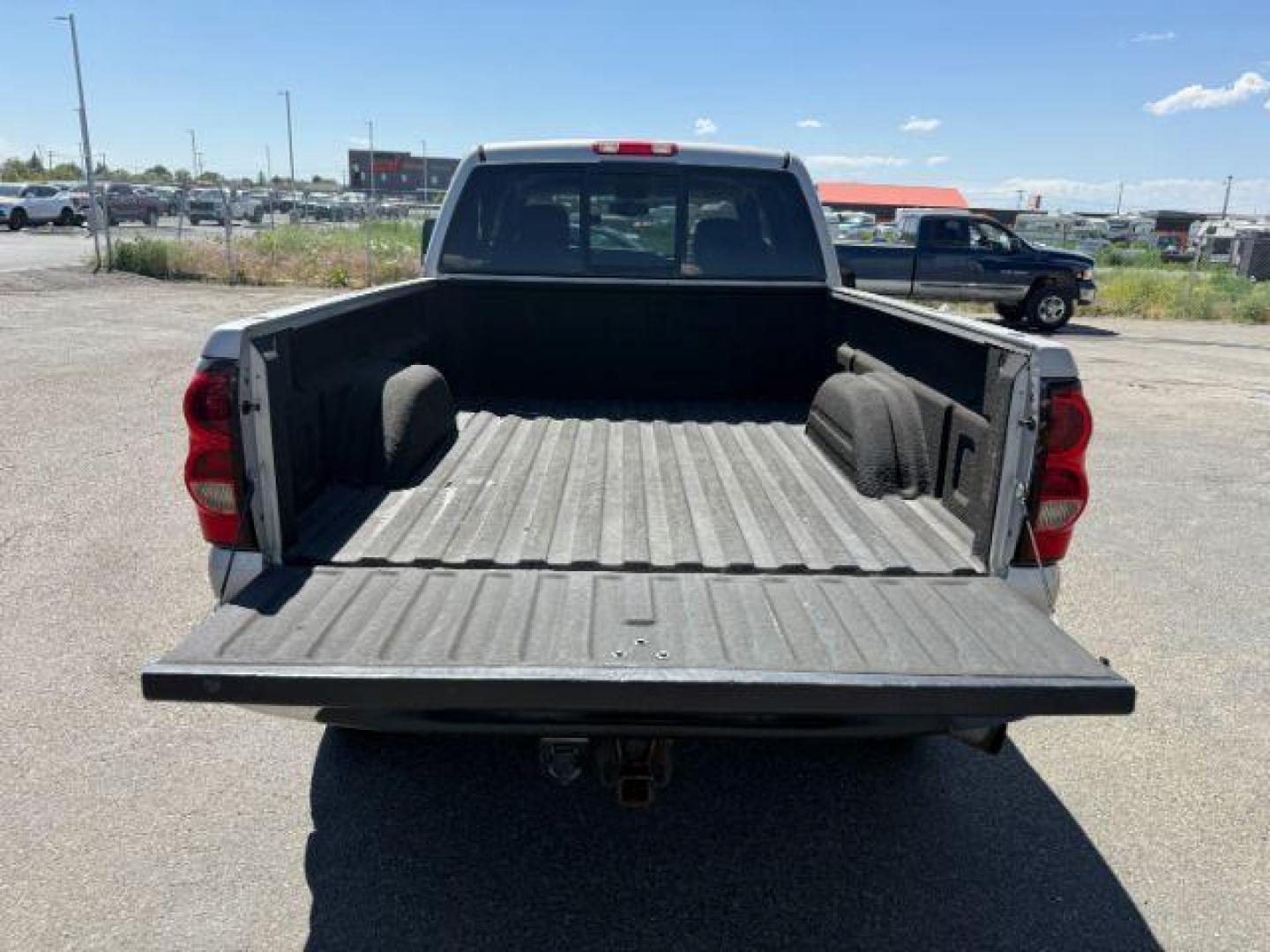 2006 PEWTER /Dark Charcoal Chevrolet Silverado 2500HD LT (1GCHK23D06F) with an Duramax 6.6L V-8 diesel direct injection engine, AUTOMATIC transmission, located at 1235 N Woodruff Ave., Idaho Falls, 83401, (208) 523-1053, 43.507172, -112.000488 - At Timberline Auto, finding a great deal on your next vehicle is always easy! Our experienced sales staff's goal is to help find you the right vehicle at the right price! Our knowledgeable finance department has options for almost any credit score. We offer extended service contract options to prote - Photo#22