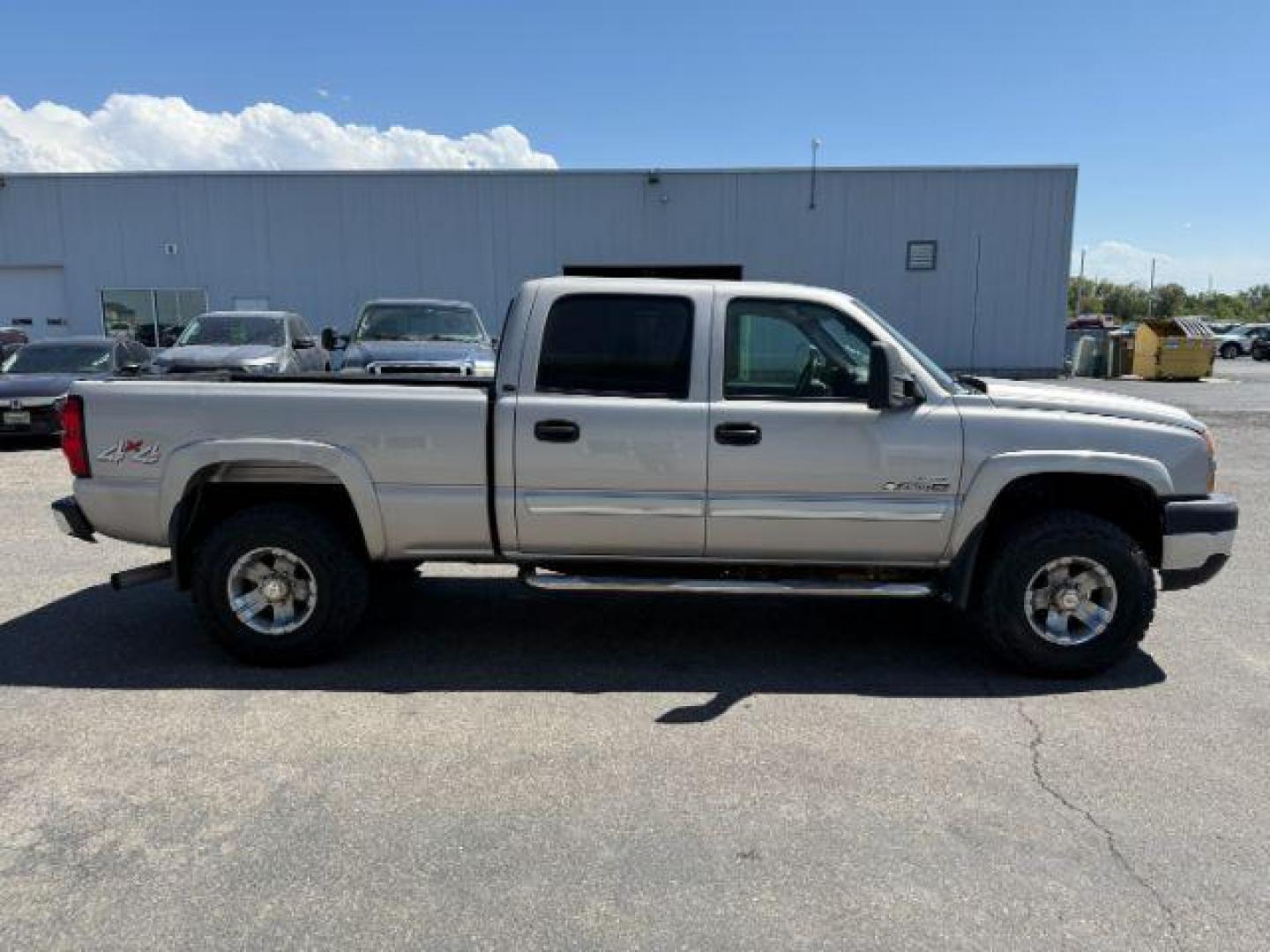 2006 PEWTER /Dark Charcoal Chevrolet Silverado 2500HD LT (1GCHK23D06F) with an Duramax 6.6L V-8 diesel direct injection engine, AUTOMATIC transmission, located at 1235 N Woodruff Ave., Idaho Falls, 83401, (208) 523-1053, 43.507172, -112.000488 - At Timberline Auto, finding a great deal on your next vehicle is always easy! Our experienced sales staff's goal is to help find you the right vehicle at the right price! Our knowledgeable finance department has options for almost any credit score. We offer extended service contract options to prote - Photo#23