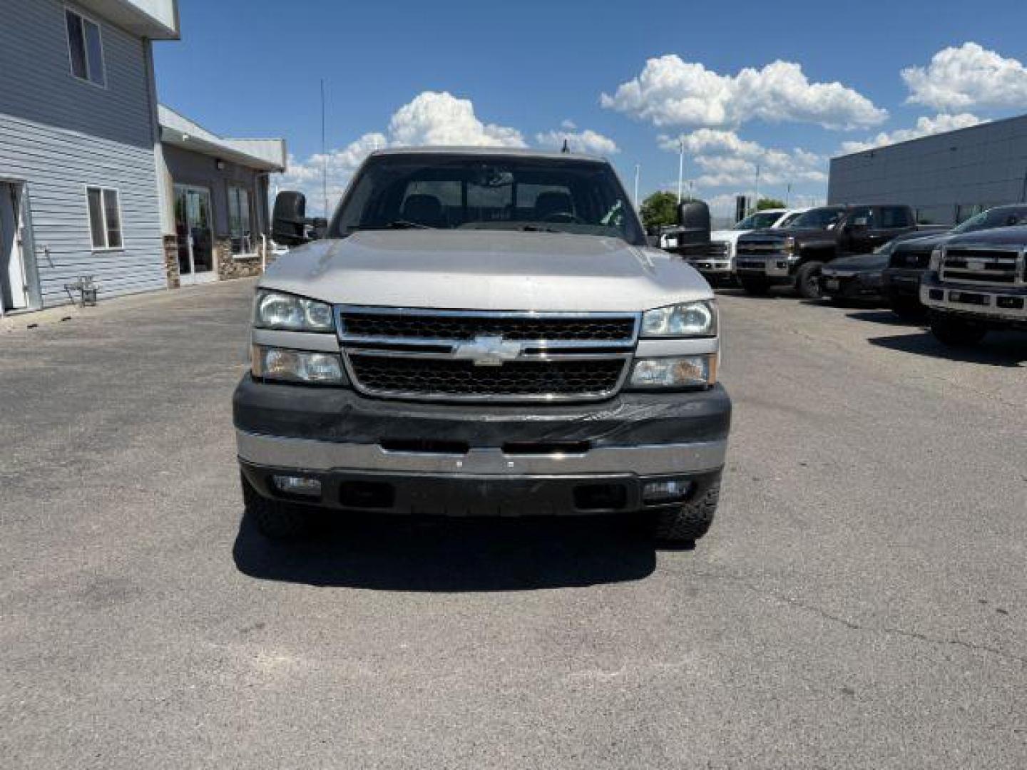 2006 PEWTER /Dark Charcoal Chevrolet Silverado 2500HD LT (1GCHK23D06F) with an Duramax 6.6L V-8 diesel direct injection engine, AUTOMATIC transmission, located at 1235 N Woodruff Ave., Idaho Falls, 83401, (208) 523-1053, 43.507172, -112.000488 - At Timberline Auto, finding a great deal on your next vehicle is always easy! Our experienced sales staff's goal is to help find you the right vehicle at the right price! Our knowledgeable finance department has options for almost any credit score. We offer extended service contract options to prote - Photo#25