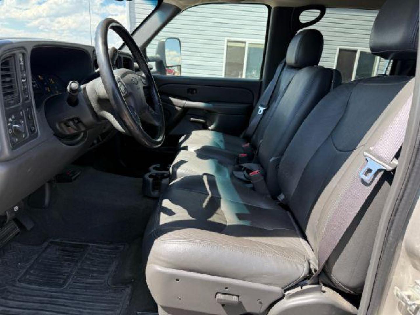 2006 PEWTER /Dark Charcoal Chevrolet Silverado 2500HD LT (1GCHK23D06F) with an Duramax 6.6L V-8 diesel direct injection engine, AUTOMATIC transmission, located at 1235 N Woodruff Ave., Idaho Falls, 83401, (208) 523-1053, 43.507172, -112.000488 - At Timberline Auto, finding a great deal on your next vehicle is always easy! Our experienced sales staff's goal is to help find you the right vehicle at the right price! Our knowledgeable finance department has options for almost any credit score. We offer extended service contract options to prote - Photo#27