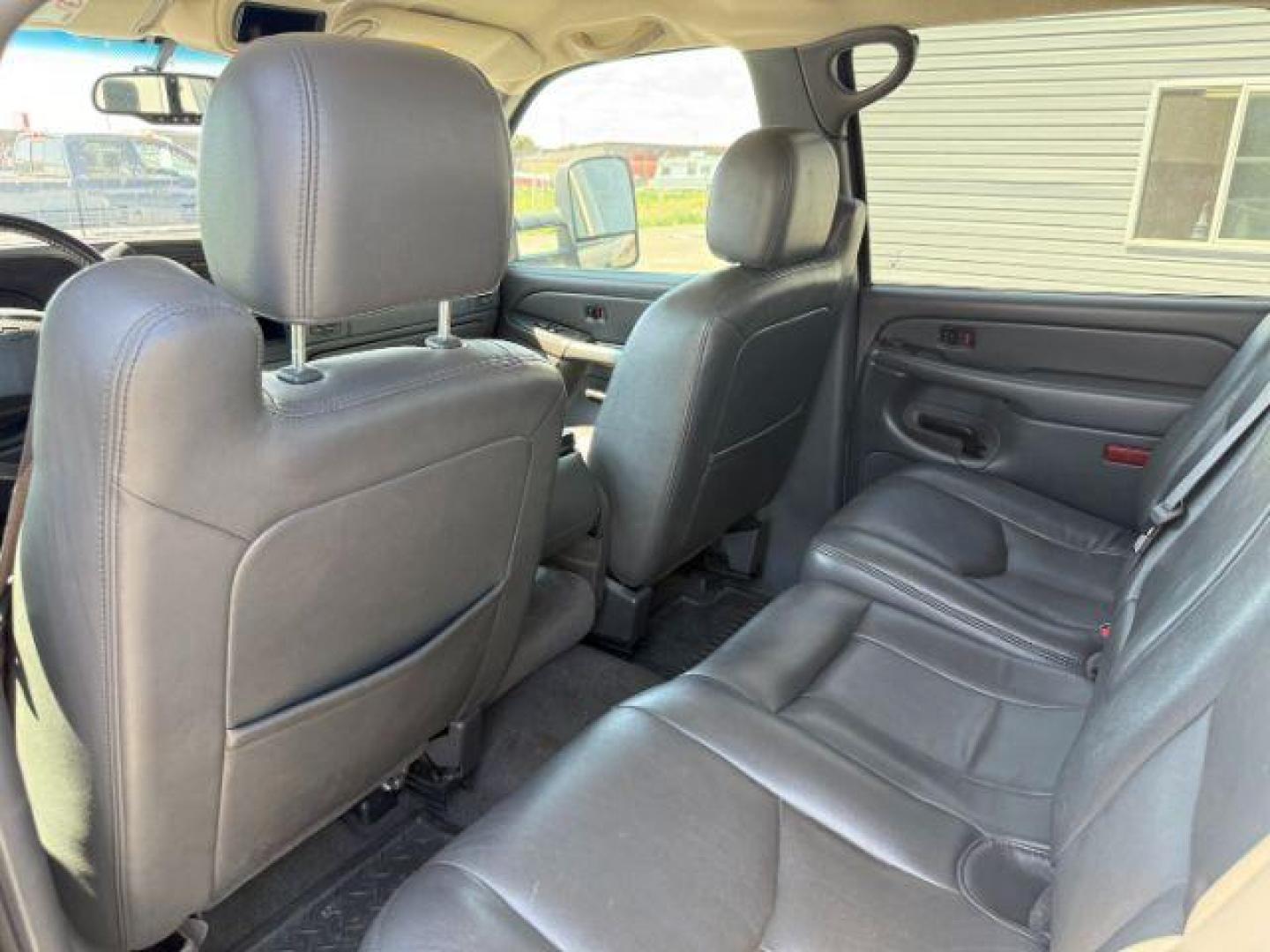 2006 PEWTER /Dark Charcoal Chevrolet Silverado 2500HD LT (1GCHK23D06F) with an Duramax 6.6L V-8 diesel direct injection engine, AUTOMATIC transmission, located at 1235 N Woodruff Ave., Idaho Falls, 83401, (208) 523-1053, 43.507172, -112.000488 - At Timberline Auto, finding a great deal on your next vehicle is always easy! Our experienced sales staff's goal is to help find you the right vehicle at the right price! Our knowledgeable finance department has options for almost any credit score. We offer extended service contract options to prote - Photo#35
