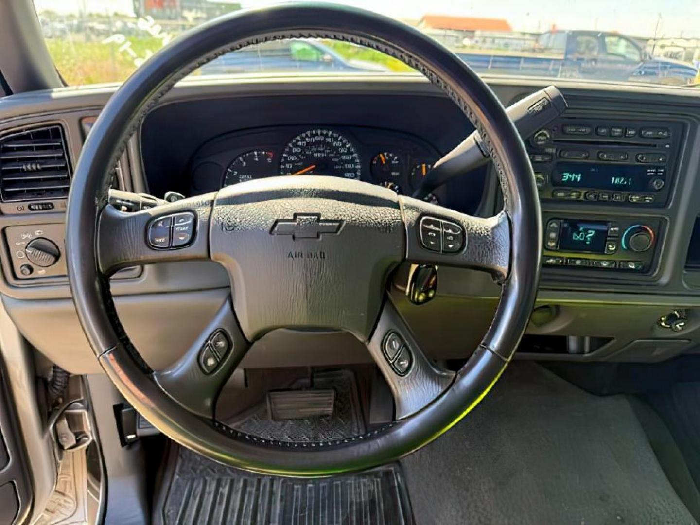 2006 PEWTER /Dark Charcoal Chevrolet Silverado 2500HD LT (1GCHK23D06F) with an Duramax 6.6L V-8 diesel direct injection engine, AUTOMATIC transmission, located at 1235 N Woodruff Ave., Idaho Falls, 83401, (208) 523-1053, 43.507172, -112.000488 - At Timberline Auto, finding a great deal on your next vehicle is always easy! Our experienced sales staff's goal is to help find you the right vehicle at the right price! Our knowledgeable finance department has options for almost any credit score. We offer extended service contract options to prote - Photo#11