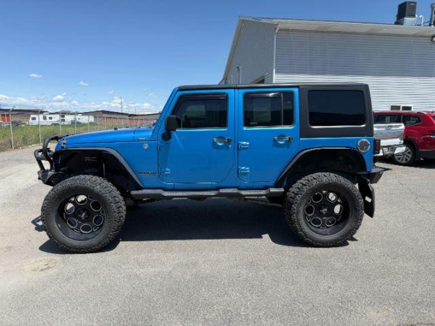 2010 BLUE /Dark Slate Gray/Med Slate Gray Jeep Wrangler Unlimited (1J4BA3H18AL) with an 38L V-6 regular unleaded engine, Automatic transmission, located at 1175 N Woodruff Ave, Idaho Falls, ID, 83401, 43.506901, -111.999657 - At Timberline Auto, finding a great deal on your next vehicle is always easy! Our experienced sales staff's goal is to help find you the right vehicle at the right price! Our knowledgeable finance department has options for almost any credit score. We offer extended service contract options to prote - Photo#18