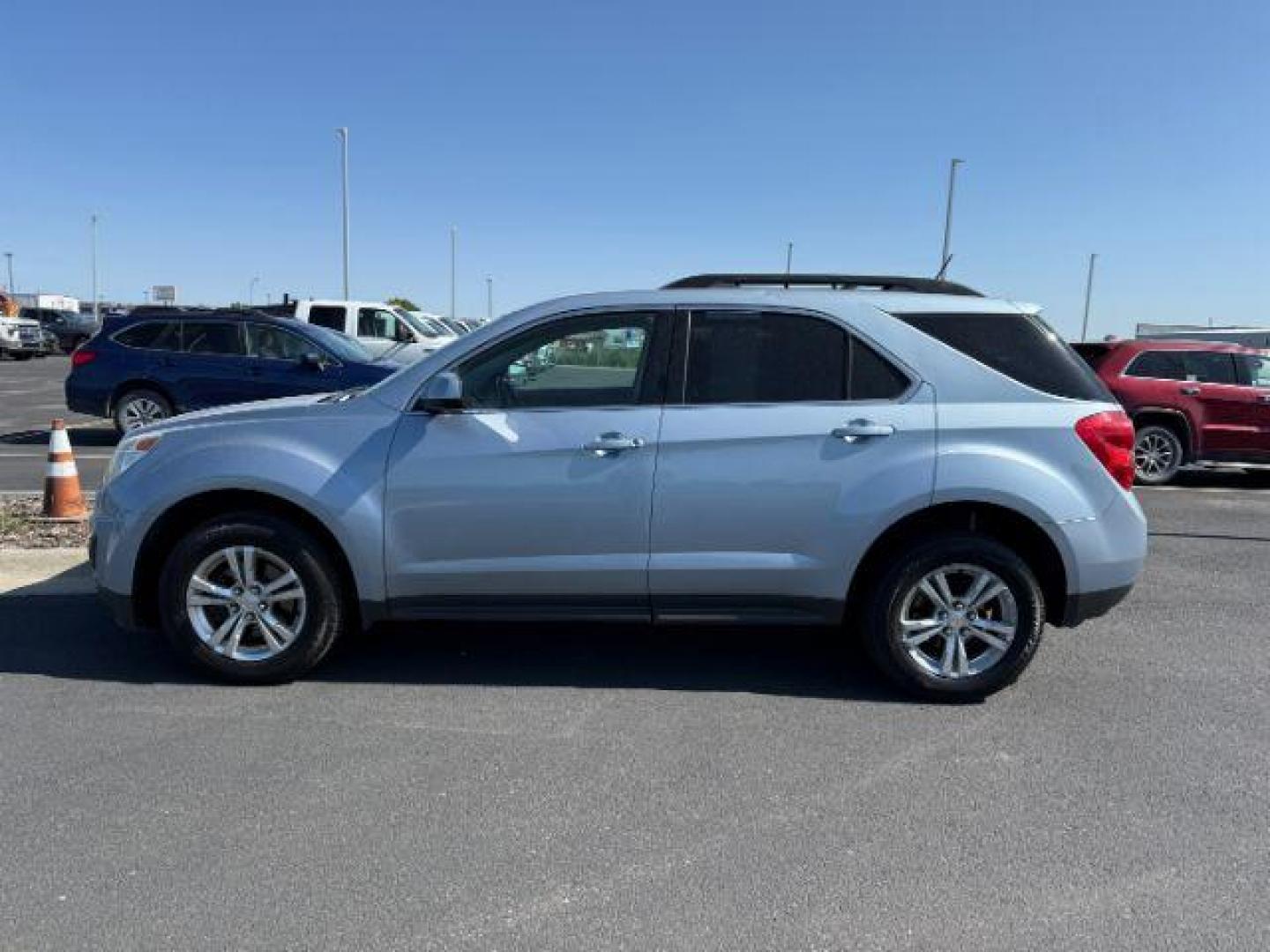 2014 BLUE /Jet Black Chevrolet Equinox 1LT (2GNFLFEKXE6) with an 3.6L V-6 gasoline direct injection engine, AUTOMATIC transmission, located at 1235 N Woodruff Ave., Idaho Falls, 83401, (208) 523-1053, 43.507172, -112.000488 - At Timberline Auto, finding a great deal on your next vehicle is always easy! Our experienced sales staff's goal is to help find you the right vehicle at the right price! Our knowledgeable finance department has options for almost any credit score. We offer extended service contract options to prote - Photo#1