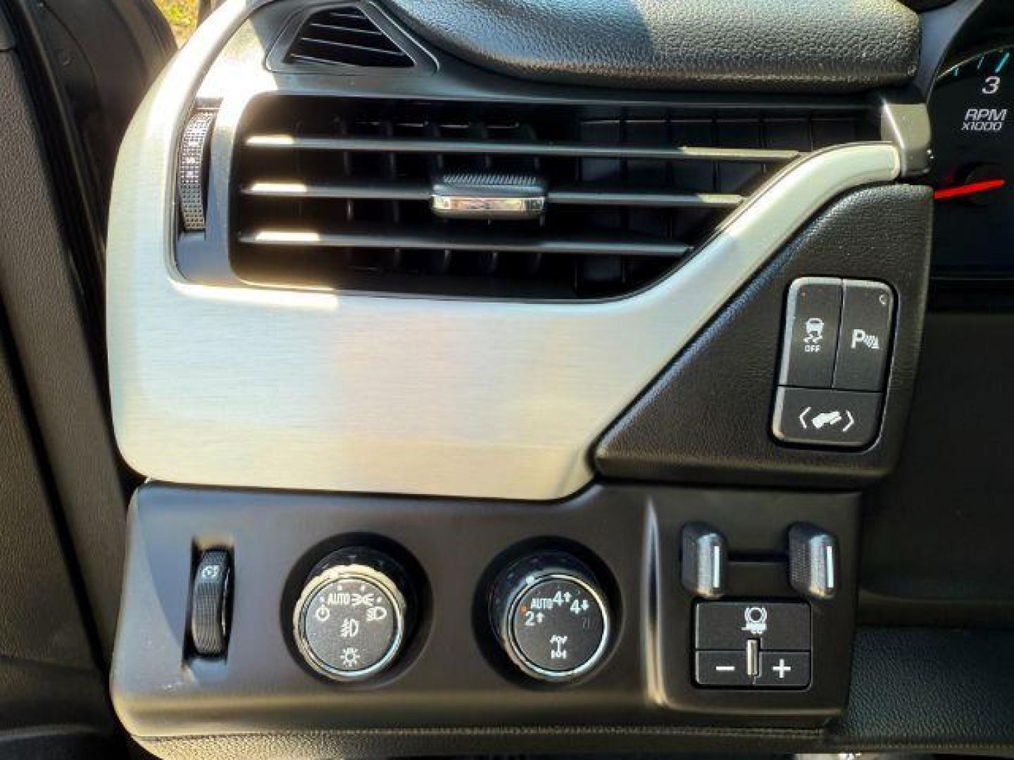 2020 GRAY /Jet Black GMC Yukon (1GKS2AKC2LR) with an EcoTec3 53L V-8 gasoline direct injection engine, Automatic transmission, located at 1175 N Woodruff Ave, Idaho Falls, ID, 83401, 43.506901, -111.999657 - At Timberline Auto, finding a great deal on your next vehicle is always easy! Our experienced sales staff's goal is to help find you the right vehicle at the right price! Our knowledgeable finance department has options for almost any credit score. We offer extended service contract options to prote - Photo#47
