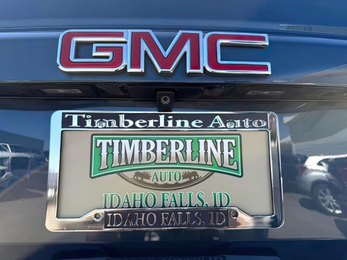 2020 GRAY /Jet Black GMC Yukon (1GKS2AKC2LR) with an EcoTec3 53L V-8 gasoline direct injection engine, Automatic transmission, located at 1175 N Woodruff Ave, Idaho Falls, ID, 83401, 43.506901, -111.999657 - At Timberline Auto, finding a great deal on your next vehicle is always easy! Our experienced sales staff's goal is to help find you the right vehicle at the right price! Our knowledgeable finance department has options for almost any credit score. We offer extended service contract options to prote - Photo#4