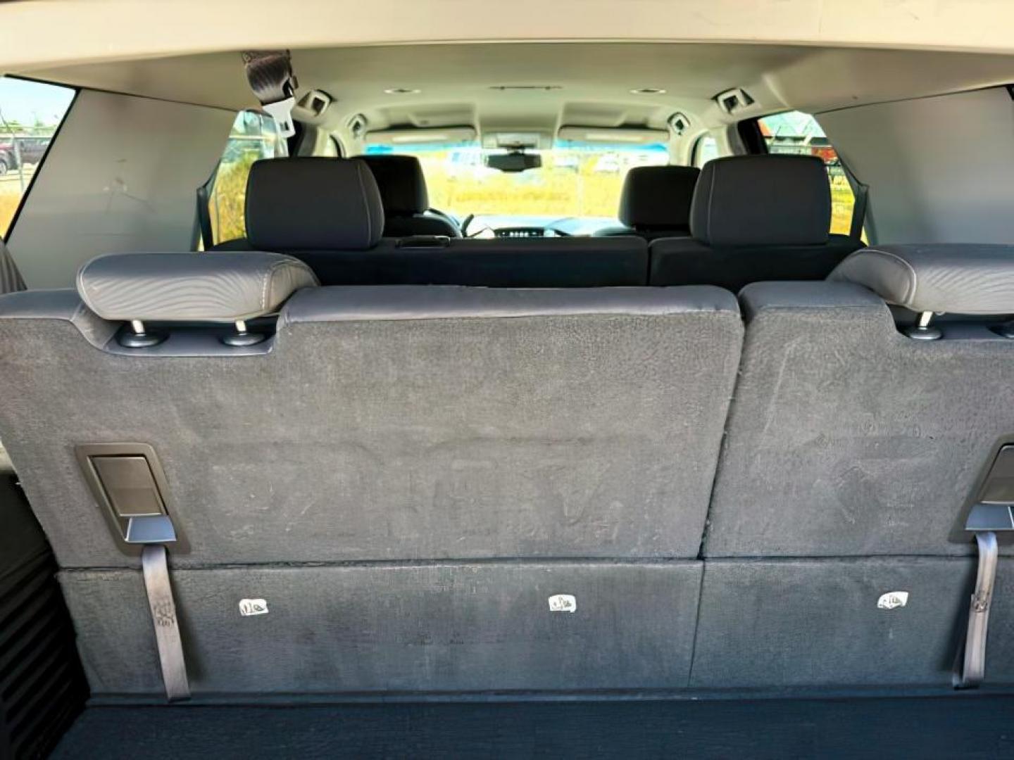 2020 GRAY /Jet Black GMC Yukon (1GKS2AKC2LR) with an EcoTec3 53L V-8 gasoline direct injection engine, Automatic transmission, located at 1175 N Woodruff Ave, Idaho Falls, ID, 83401, 43.506901, -111.999657 - At Timberline Auto, finding a great deal on your next vehicle is always easy! Our experienced sales staff's goal is to help find you the right vehicle at the right price! Our knowledgeable finance department has options for almost any credit score. We offer extended service contract options to prote - Photo#7