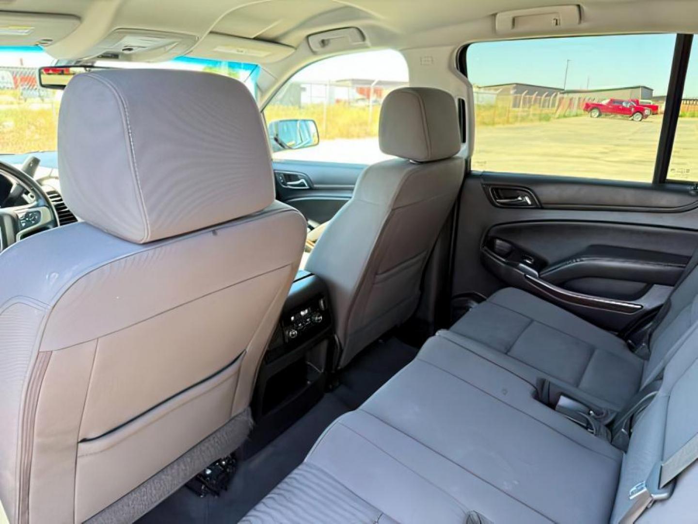 2020 GRAY /Jet Black GMC Yukon (1GKS2AKC2LR) with an EcoTec3 53L V-8 gasoline direct injection engine, Automatic transmission, located at 1175 N Woodruff Ave, Idaho Falls, ID, 83401, 43.506901, -111.999657 - At Timberline Auto, finding a great deal on your next vehicle is always easy! Our experienced sales staff's goal is to help find you the right vehicle at the right price! Our knowledgeable finance department has options for almost any credit score. We offer extended service contract options to prote - Photo#25