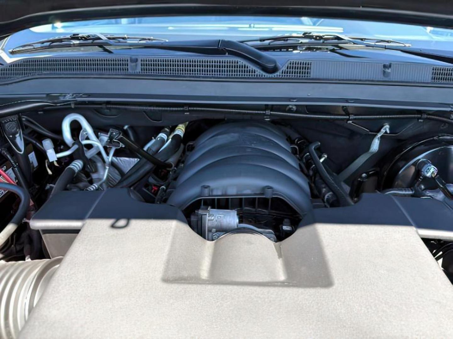 2020 GRAY /Jet Black GMC Yukon (1GKS2AKC2LR) with an EcoTec3 53L V-8 gasoline direct injection engine, Automatic transmission, located at 1175 N Woodruff Ave, Idaho Falls, ID, 83401, 43.506901, -111.999657 - At Timberline Auto, finding a great deal on your next vehicle is always easy! Our experienced sales staff's goal is to help find you the right vehicle at the right price! Our knowledgeable finance department has options for almost any credit score. We offer extended service contract options to prote - Photo#26