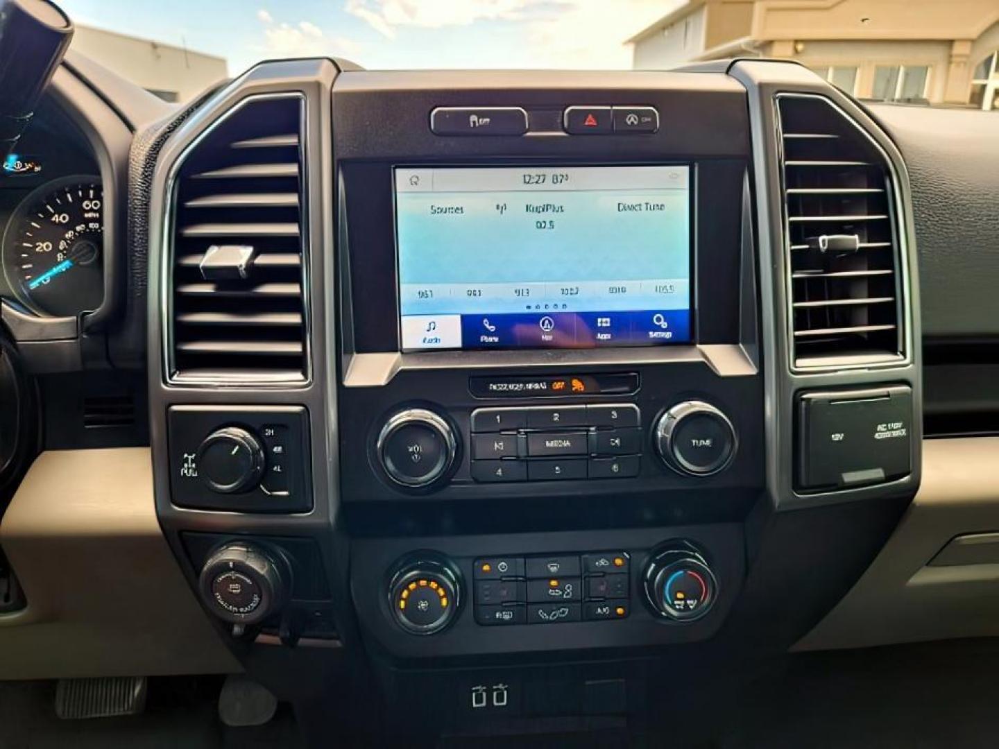 2020 Blue Jeans Metallic /LEATHER Ford F-150 (1FTEW1E44LK) with an EcoBoost 35L V-6 portdirect injection engine, Automatic transmission, located at 1175 N Woodruff Ave, Idaho Falls, ID, 83401, 43.506901, -111.999657 - At Timberline Auto, finding a great deal on your next vehicle is always easy! Our experienced sales staff's goal is to help find you the right vehicle at the right price! Our knowledgeable finance department has options for almost any credit score. We offer extended service contract options to prote - Photo#19