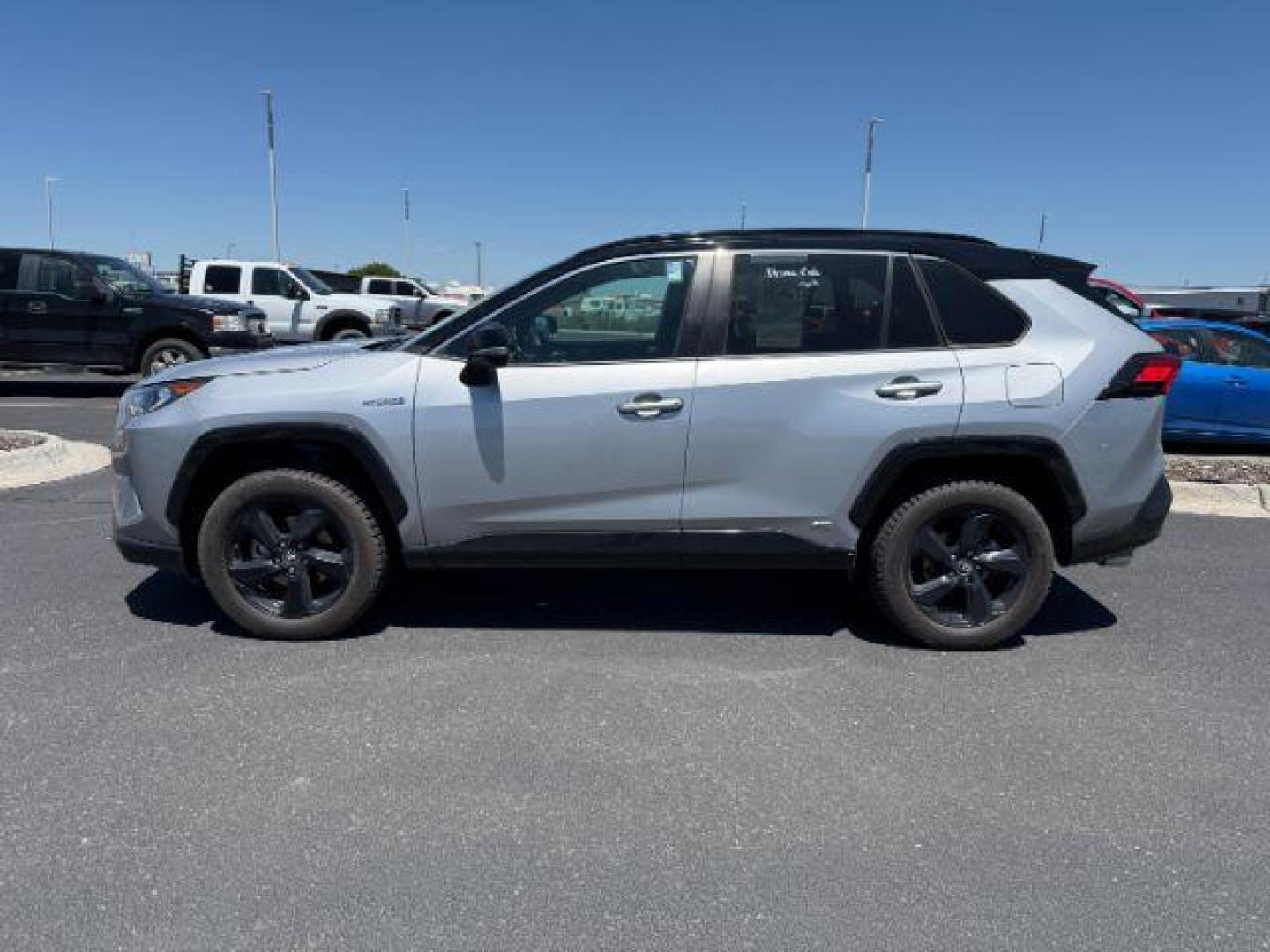 2020 Silver Sky Metallic w/Midnight Black Roof /Black Toyota RAV4 Hybrid XSE (2T3EWRFV9LW) with an Dynamic Force 2.5L I-4 port/direct injection engine, AUTOMATIC transmission, located at 1235 N Woodruff Ave., Idaho Falls, 83401, (208) 523-1053, 43.507172, -112.000488 - At Timberline Auto, finding a great deal on your next vehicle is always easy! Our experienced sales staff's goal is to help find you the right vehicle at the right price! Our knowledgeable finance department has options for almost any credit score. We offer extended service contract options to prote - Photo#1