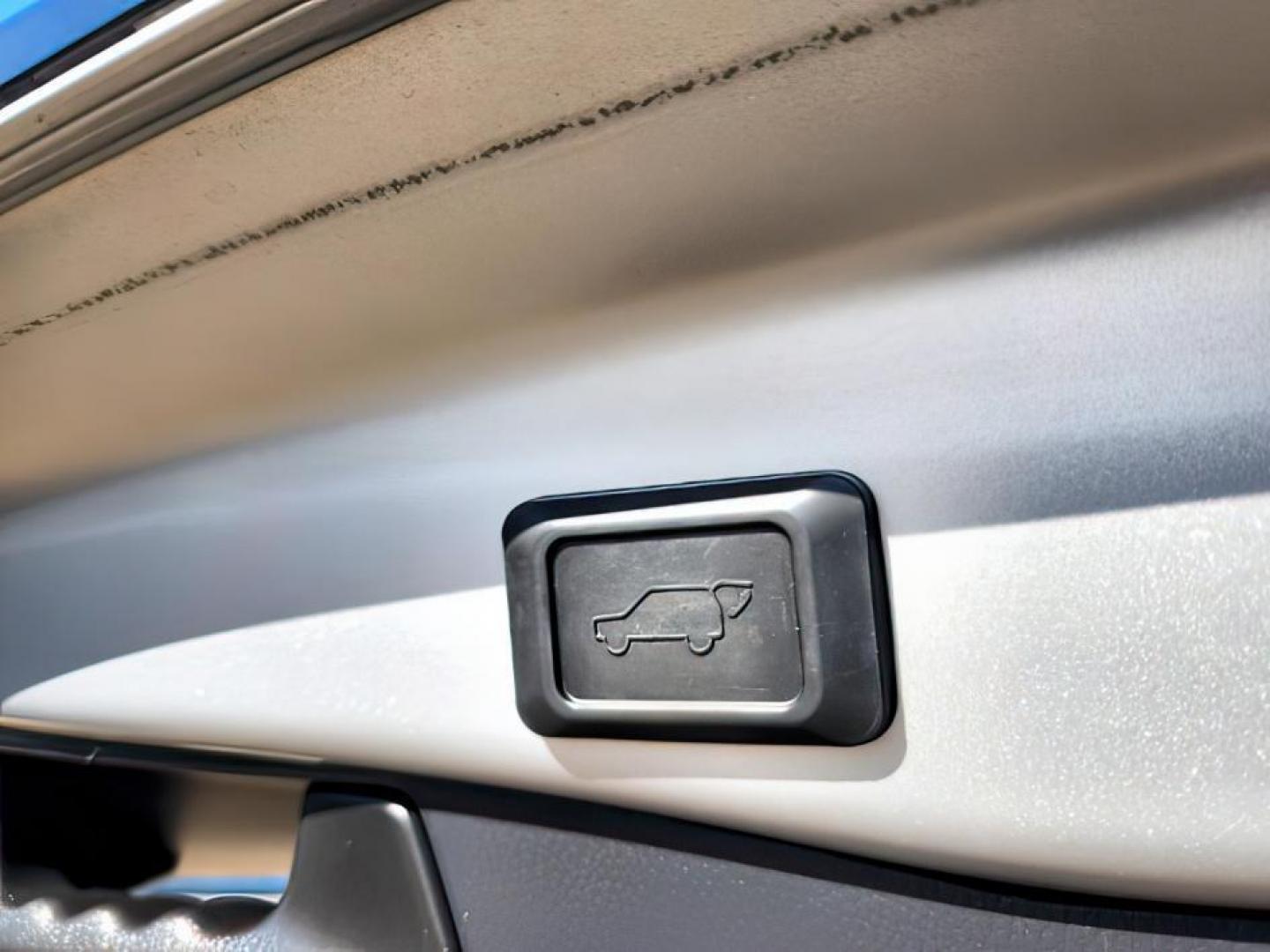 2020 Silver Sky Metallic w/Midnight Black Roof /Black Toyota RAV4 Hybrid (2T3EWRFV9LW) with an Dynamic Force 25L I-4 portdirect injection engine, Automatic transmission, located at 1175 N Woodruff Ave, Idaho Falls, ID, 83401, 43.506901, -111.999657 - At Timberline Auto, finding a great deal on your next vehicle is always easy! Our experienced sales staff's goal is to help find you the right vehicle at the right price! Our knowledgeable finance department has options for almost any credit score. We offer extended service contract options to prote - Photo#5