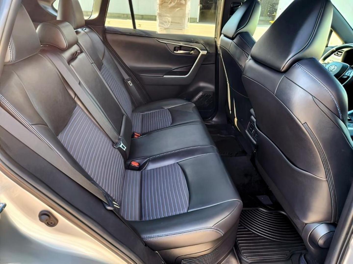 2020 Silver Sky Metallic w/Midnight Black Roof /Black Toyota RAV4 Hybrid (2T3EWRFV9LW) with an Dynamic Force 25L I-4 portdirect injection engine, Automatic transmission, located at 1175 N Woodruff Ave, Idaho Falls, ID, 83401, 43.506901, -111.999657 - At Timberline Auto, finding a great deal on your next vehicle is always easy! Our experienced sales staff's goal is to help find you the right vehicle at the right price! Our knowledgeable finance department has options for almost any credit score. We offer extended service contract options to prote - Photo#6