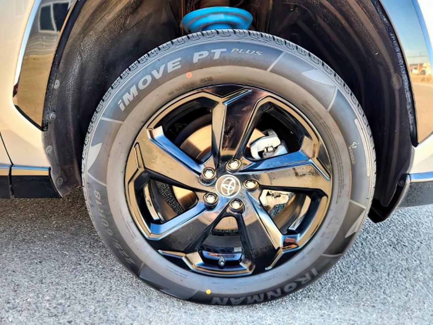 2020 Silver Sky Metallic w/Midnight Black Roof /Black Toyota RAV4 Hybrid (2T3EWRFV9LW) with an Dynamic Force 25L I-4 portdirect injection engine, Automatic transmission, located at 1175 N Woodruff Ave, Idaho Falls, ID, 83401, 43.506901, -111.999657 - At Timberline Auto, finding a great deal on your next vehicle is always easy! Our experienced sales staff's goal is to help find you the right vehicle at the right price! Our knowledgeable finance department has options for almost any credit score. We offer extended service contract options to prote - Photo#9