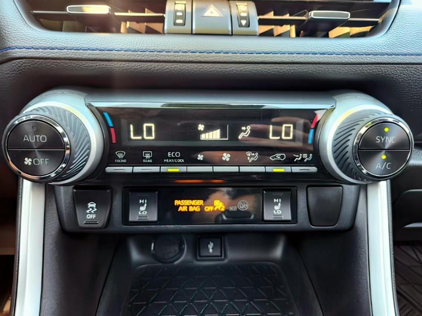 2020 Silver Sky Metallic w/Midnight Black Roof /Black Toyota RAV4 Hybrid (2T3EWRFV9LW) with an Dynamic Force 25L I-4 portdirect injection engine, Automatic transmission, located at 1175 N Woodruff Ave, Idaho Falls, ID, 83401, 43.506901, -111.999657 - At Timberline Auto, finding a great deal on your next vehicle is always easy! Our experienced sales staff's goal is to help find you the right vehicle at the right price! Our knowledgeable finance department has options for almost any credit score. We offer extended service contract options to prote - Photo#14