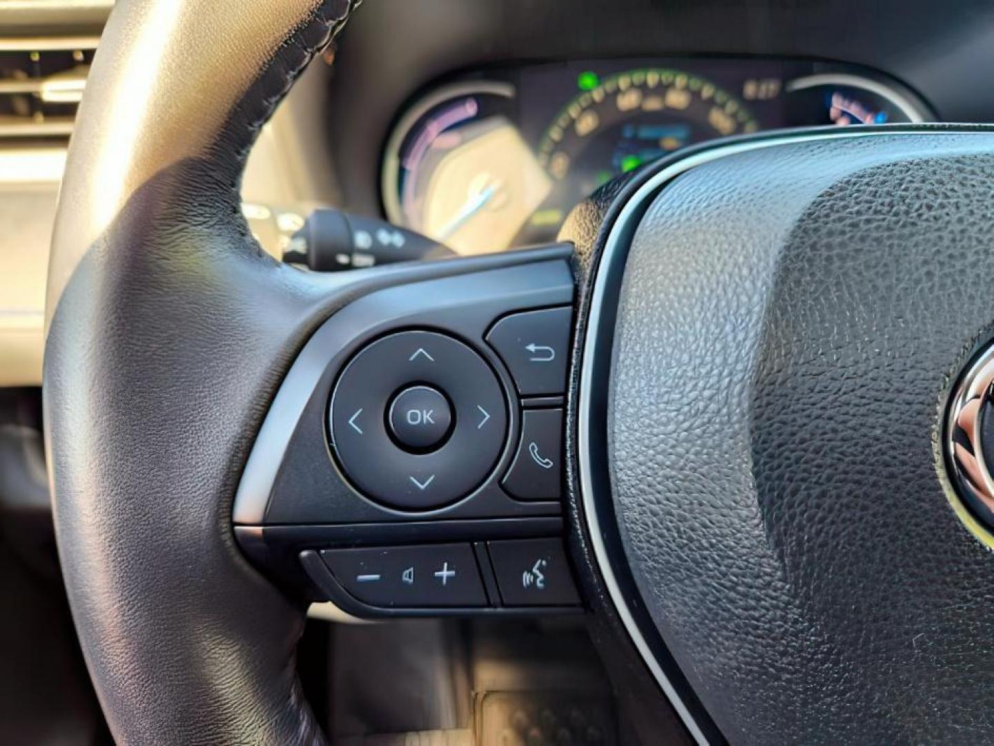 2020 Silver Sky Metallic w/Midnight Black Roof /Black Toyota RAV4 Hybrid (2T3EWRFV9LW) with an Dynamic Force 25L I-4 portdirect injection engine, Automatic transmission, located at 1175 N Woodruff Ave, Idaho Falls, ID, 83401, 43.506901, -111.999657 - At Timberline Auto, finding a great deal on your next vehicle is always easy! Our experienced sales staff's goal is to help find you the right vehicle at the right price! Our knowledgeable finance department has options for almost any credit score. We offer extended service contract options to prote - Photo#16