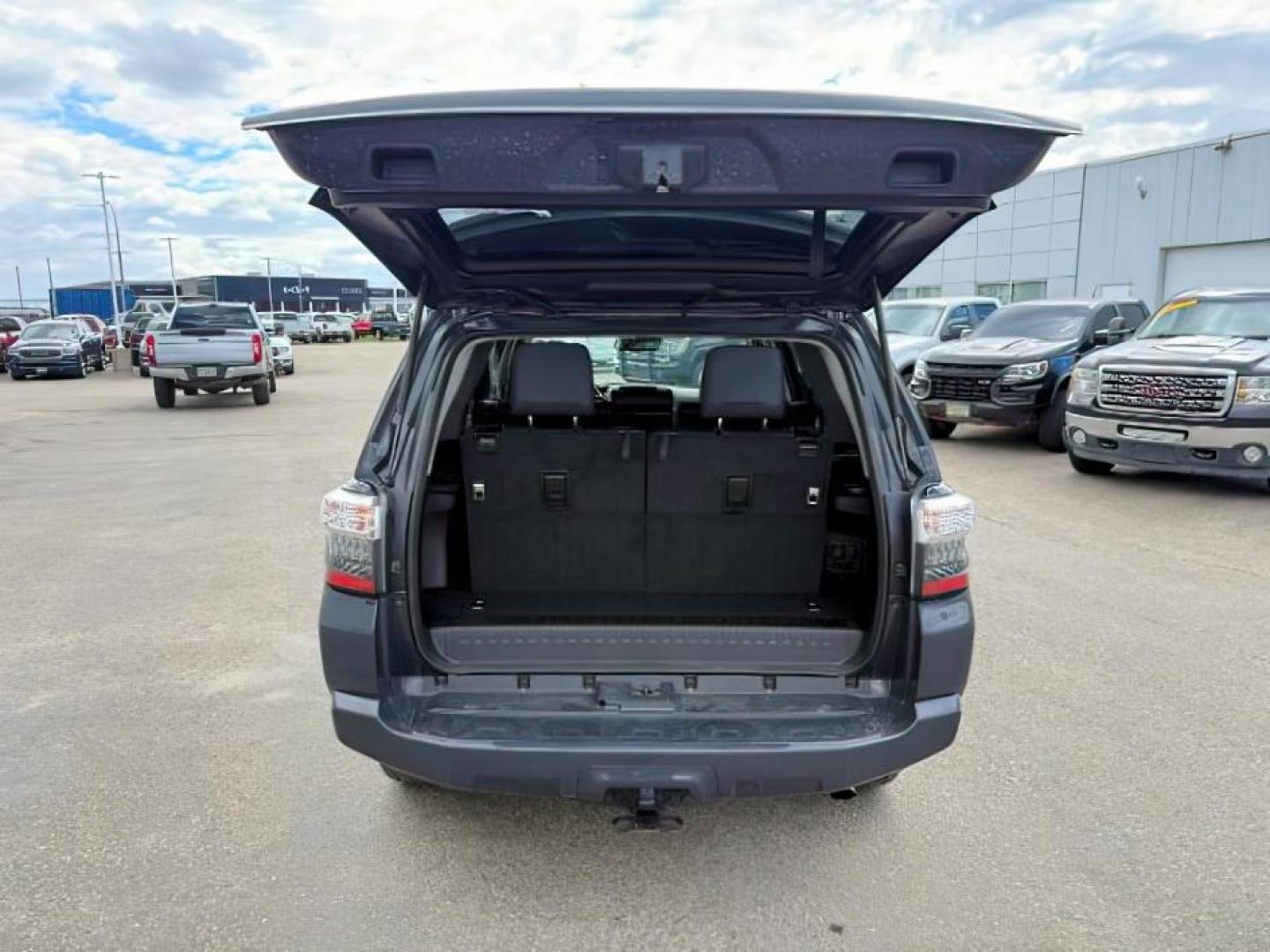 2024 GRAY /Black/Graphite Toyota 4Runner SR5 Premium (JTENU5JR3R6) with an 4L V-6 DOHC engine, AUTOMATIC transmission, located at 1235 N Woodruff Ave., Idaho Falls, 83401, (208) 523-1053, 43.507172, -112.000488 - Photo#5