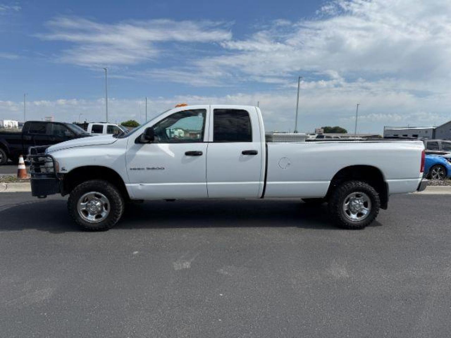 2005 WHITE /Dark Slate Gray Dodge Ram 3500 SLT (3D7LS38C95G) with an Cummins 5.9L I-6 diesel direct injection engine, AUTOMATIC transmission, located at 1235 N Woodruff Ave., Idaho Falls, 83401, (208) 523-1053, 43.507172, -112.000488 - Photo#1