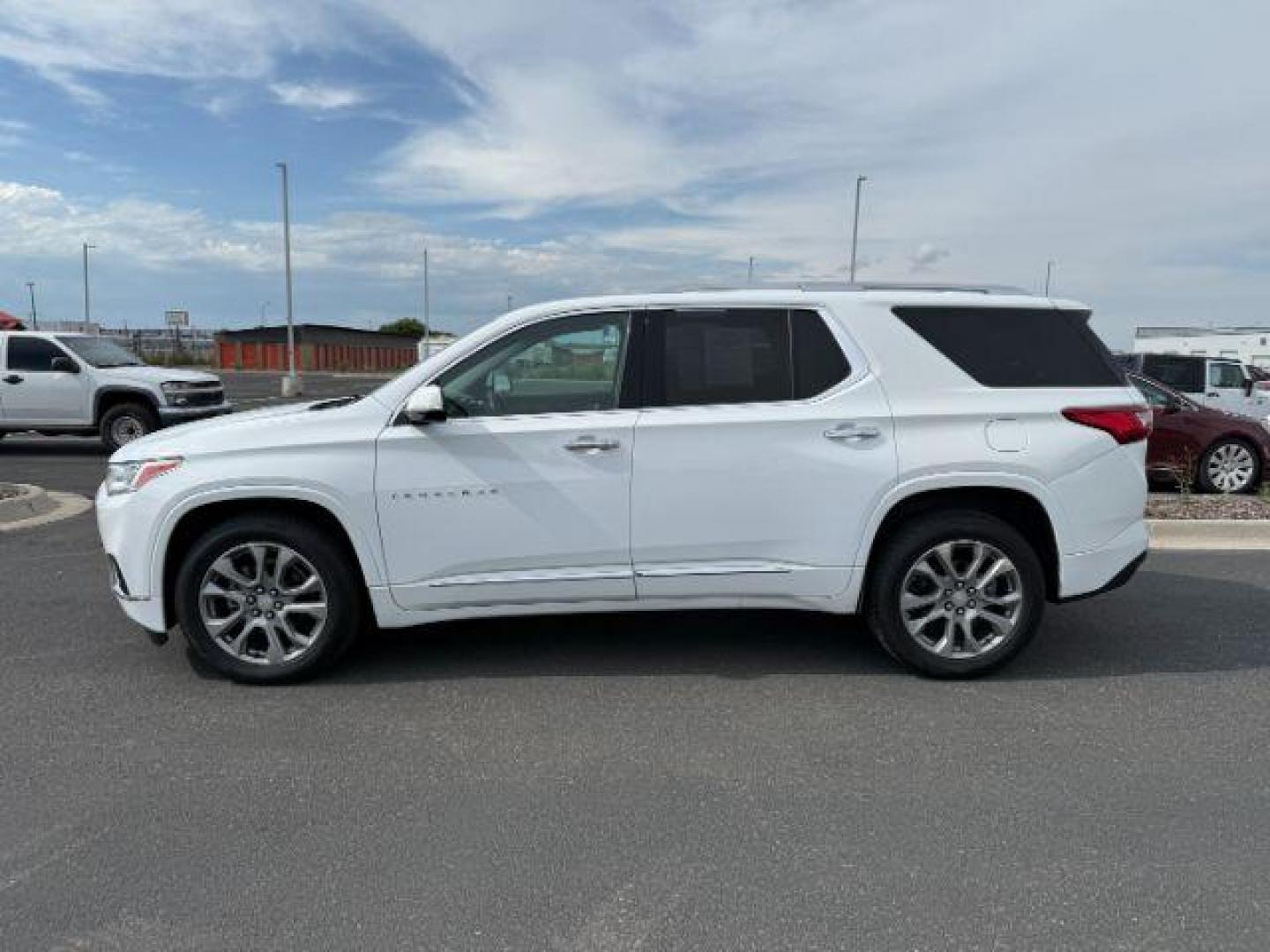 2019 Summit White /Jet Black Chevrolet Traverse (1GNEVKKW3KJ) with an 36L V-6 gasoline direct injection engine, Automatic transmission, located at 1175 N Woodruff Ave, Idaho Falls, ID, 83401, 43.506901, -111.999657 - At Timberline Auto, finding a great deal on your next vehicle is always easy! Our experienced sales staff's goal is to help find you the right vehicle at the right price! Our knowledgeable finance department has options for almost any credit score. We offer extended service contract options to prote - Photo#1