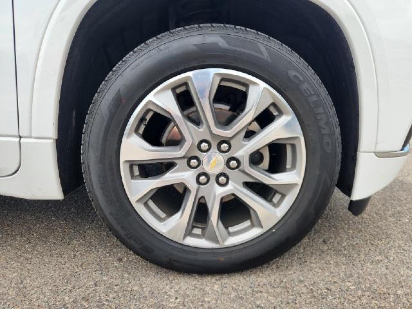 2019 Summit White /Jet Black Chevrolet Traverse (1GNEVKKW3KJ) with an 36L V-6 gasoline direct injection engine, Automatic transmission, located at 1175 N Woodruff Ave, Idaho Falls, ID, 83401, 43.506901, -111.999657 - At Timberline Auto, finding a great deal on your next vehicle is always easy! Our experienced sales staff's goal is to help find you the right vehicle at the right price! Our knowledgeable finance department has options for almost any credit score. We offer extended service contract options to prote - Photo#39